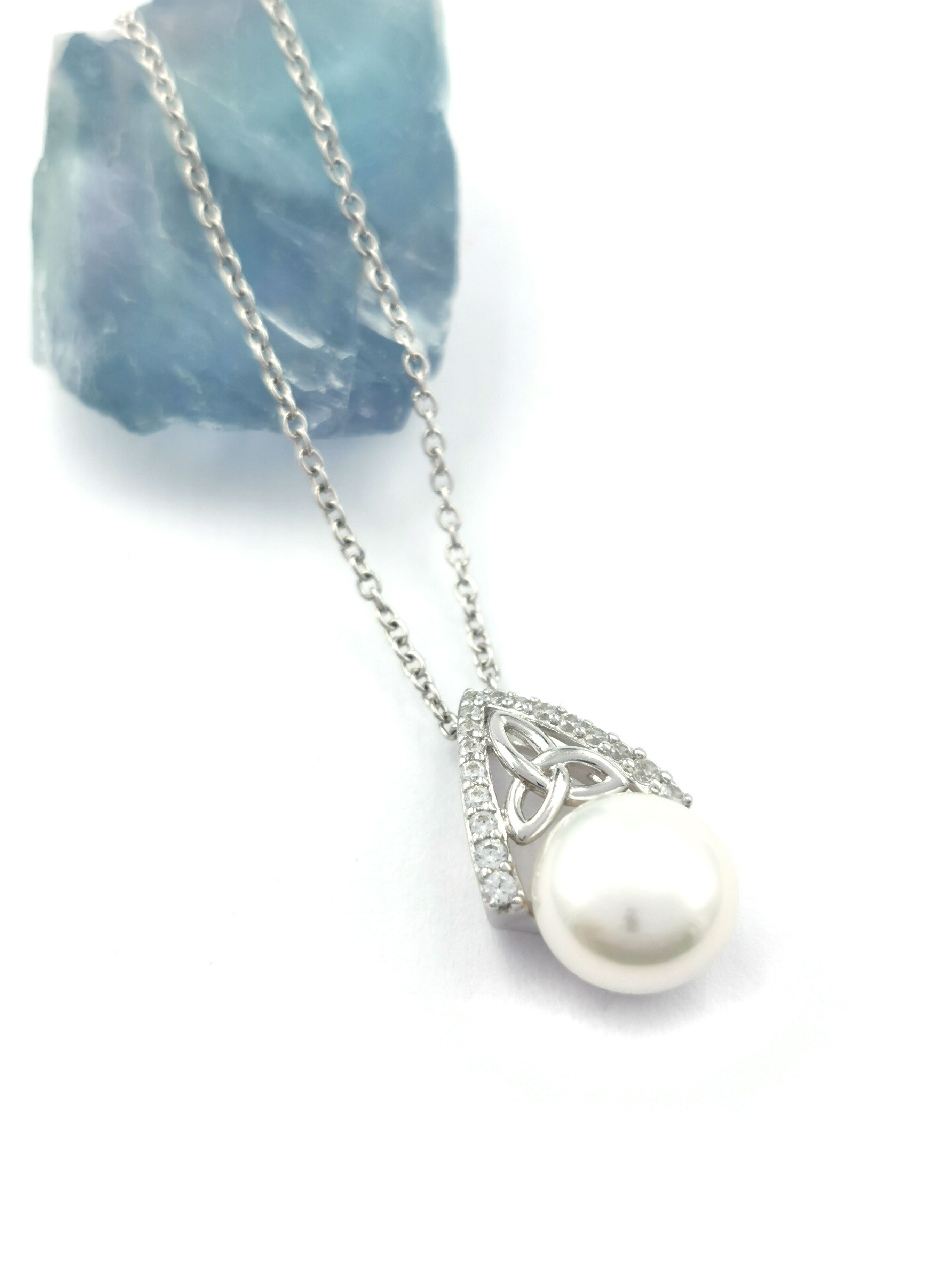 Trinity Knot - Shown with Light Cable Chain