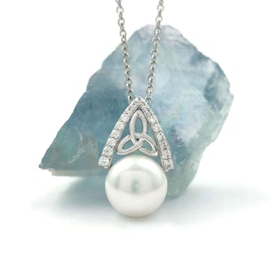 Freshwater Pearl Trinity Knot Pendant