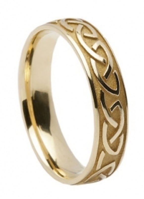Striking 18K Yellow Gold Celtic Knot Ring For Men