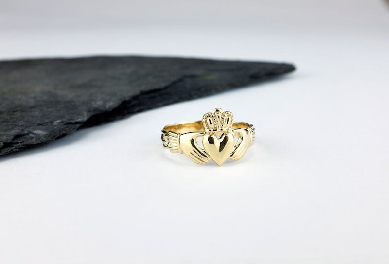 10k Gold Ladies Claddagh Ring with Celtic Braid Band