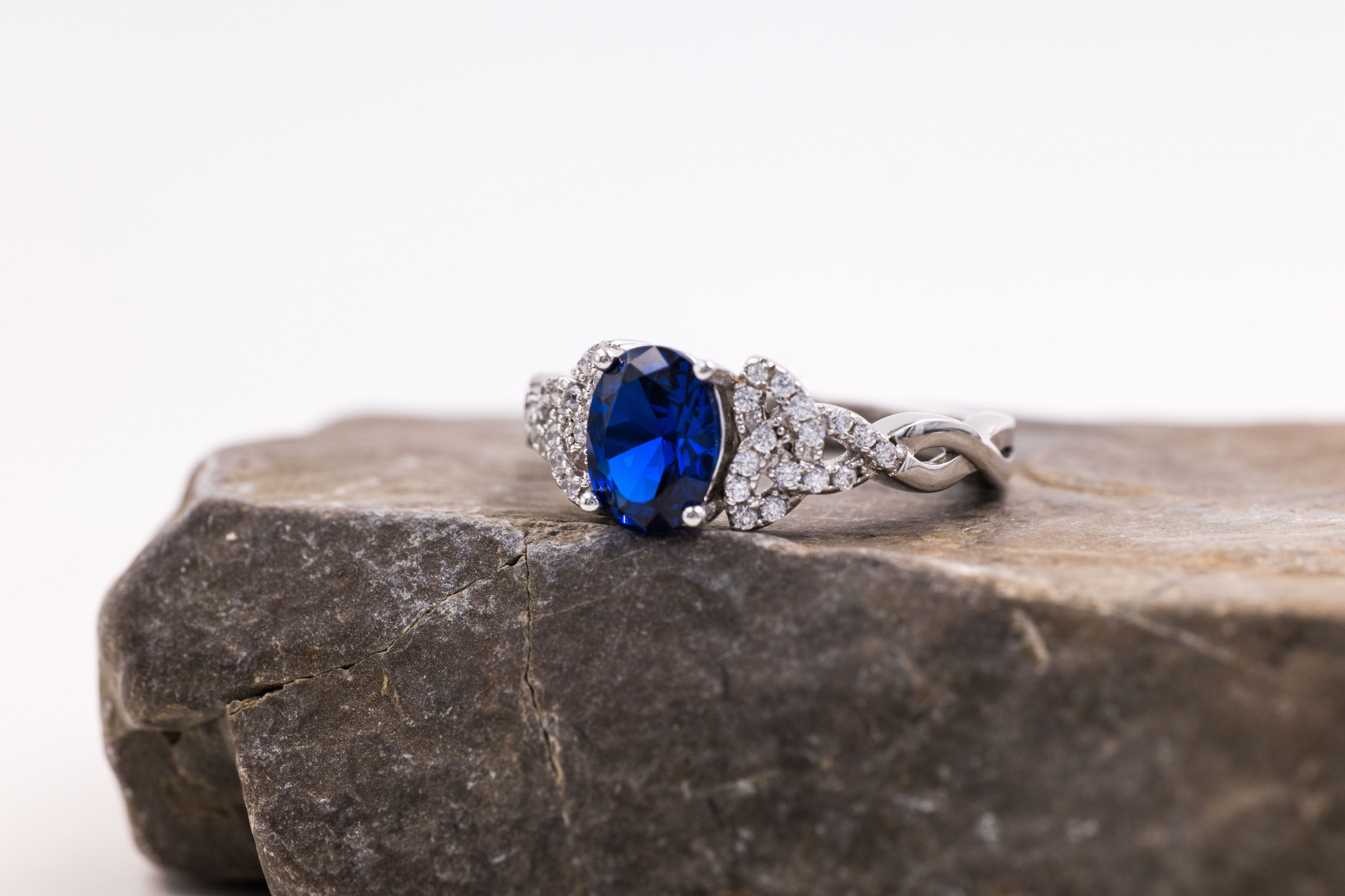 Womens Attractive Sterling Silver September Birthstone 2.0mm Ring