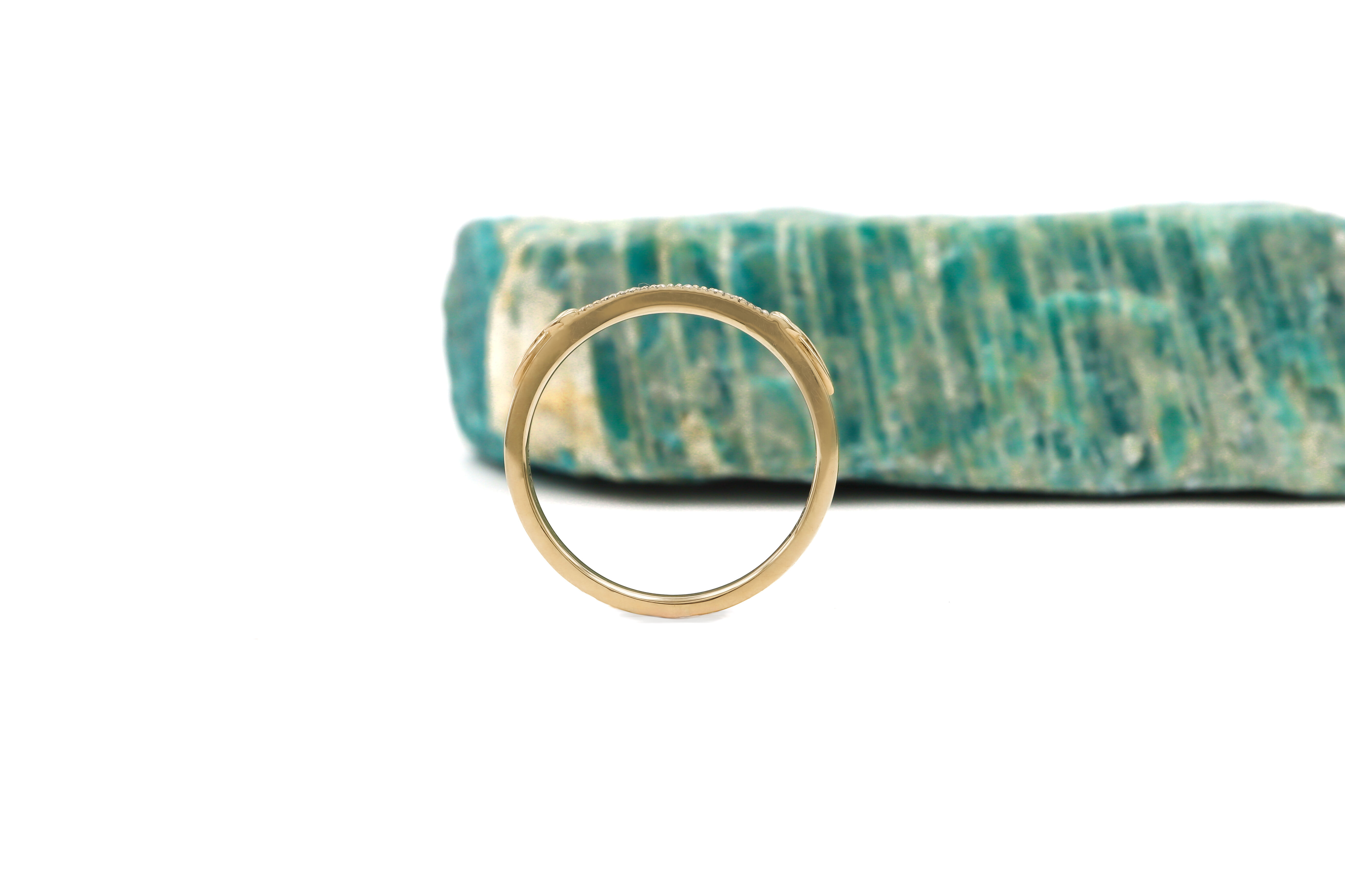 Womens Polished Trinity Knot 2.0mm Ring in Real Yellow Gold. Side View.