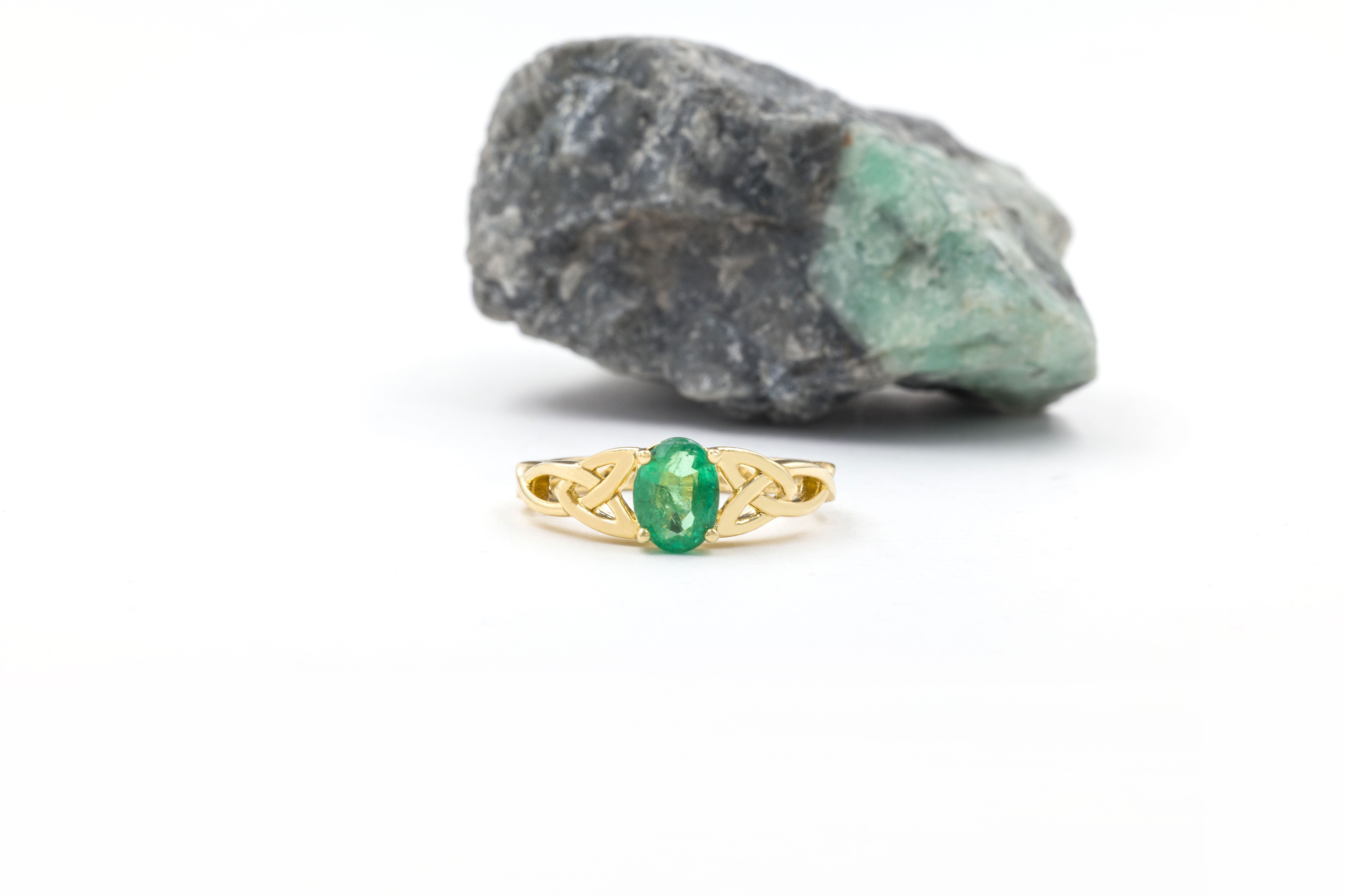 Womens Trinity Knot Ring in Yellow Gold With a Polished Finish