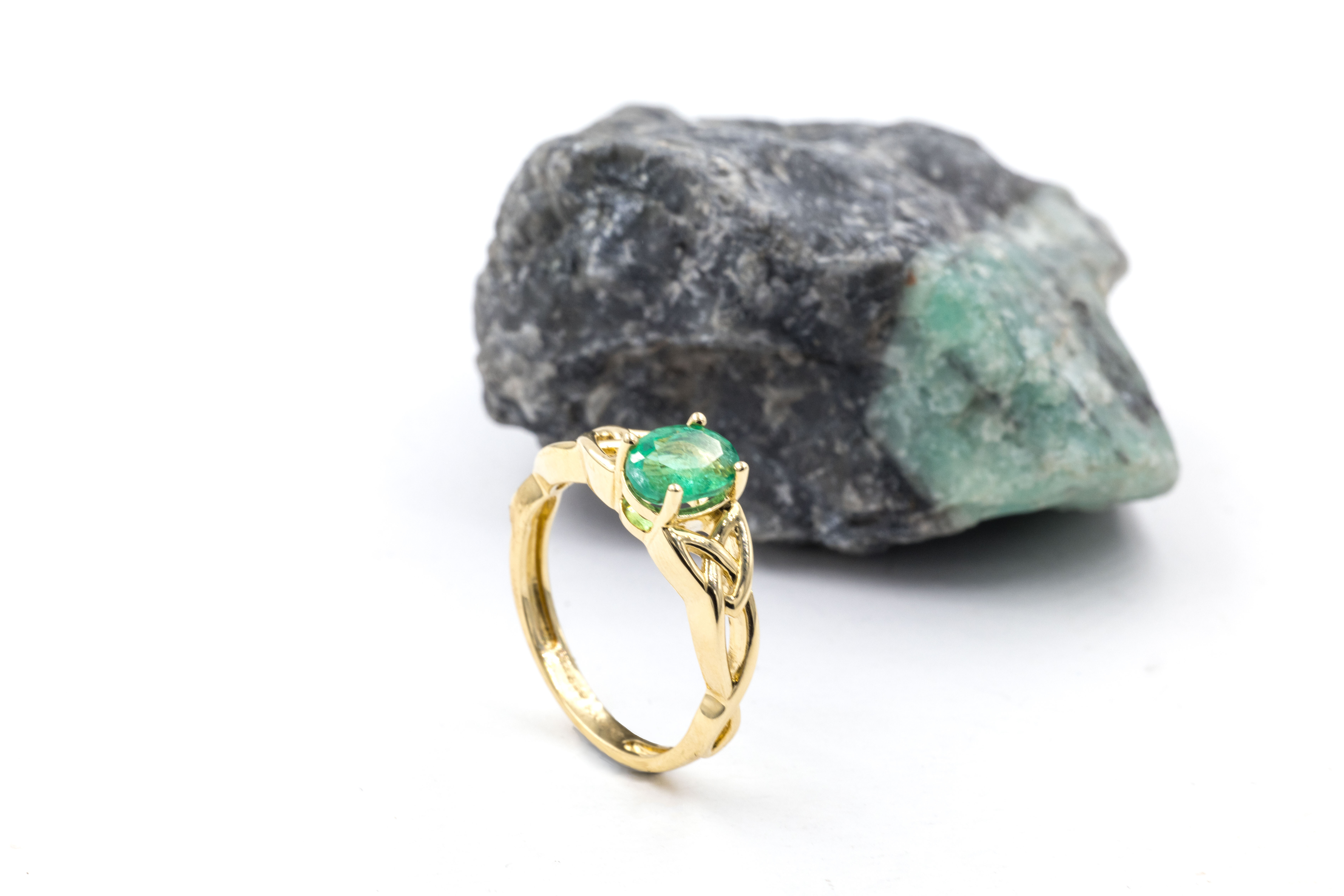 Authentic 14K Yellow Gold Trinity Knot 0.70ct Natural Emerald Ring With a Polished Finish For Women