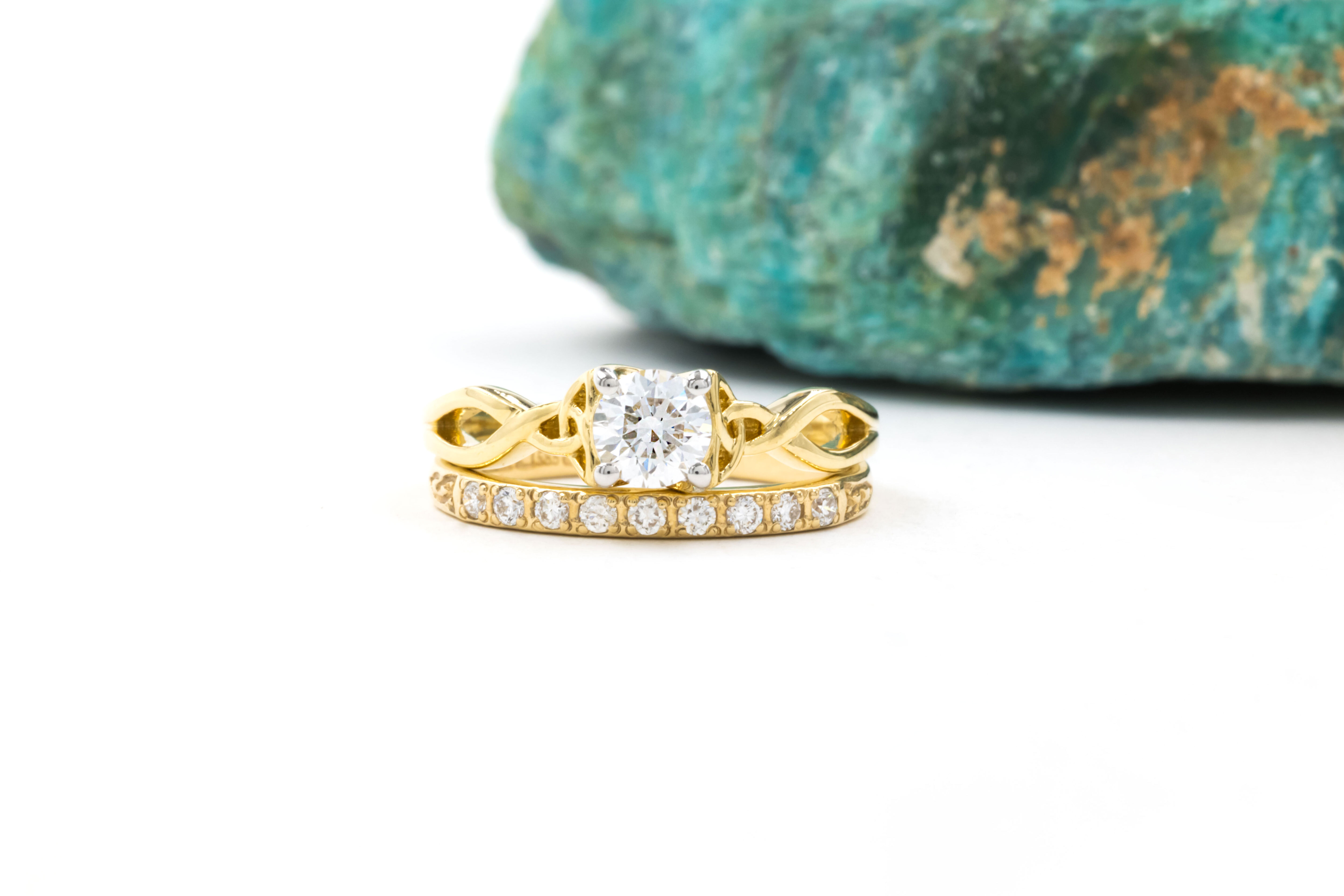 Womens Trinity Knot Ring in 18K Yellow Gold
