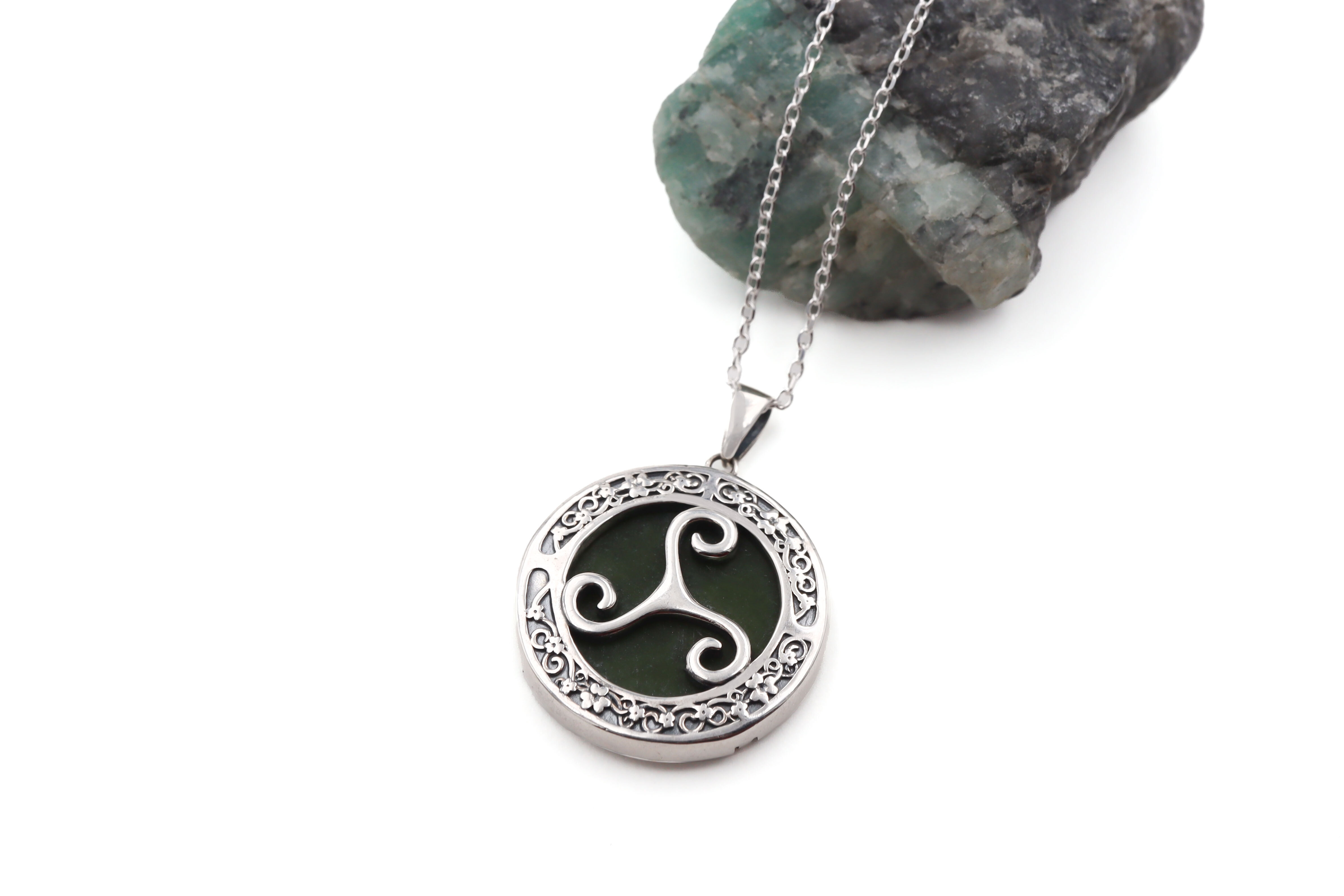 Triskele Connemara Marble necklace Sku 25209 flat