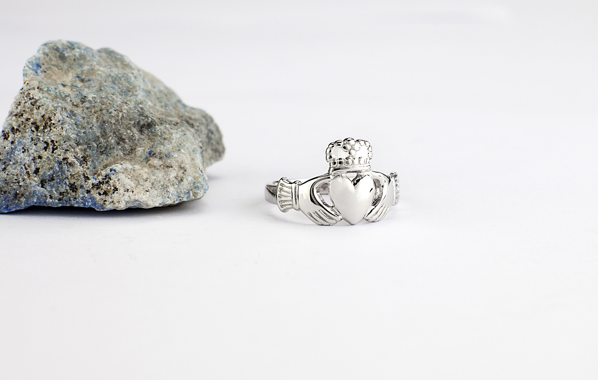 Luxurious White Gold Claddagh 3.0mm Ring For Women