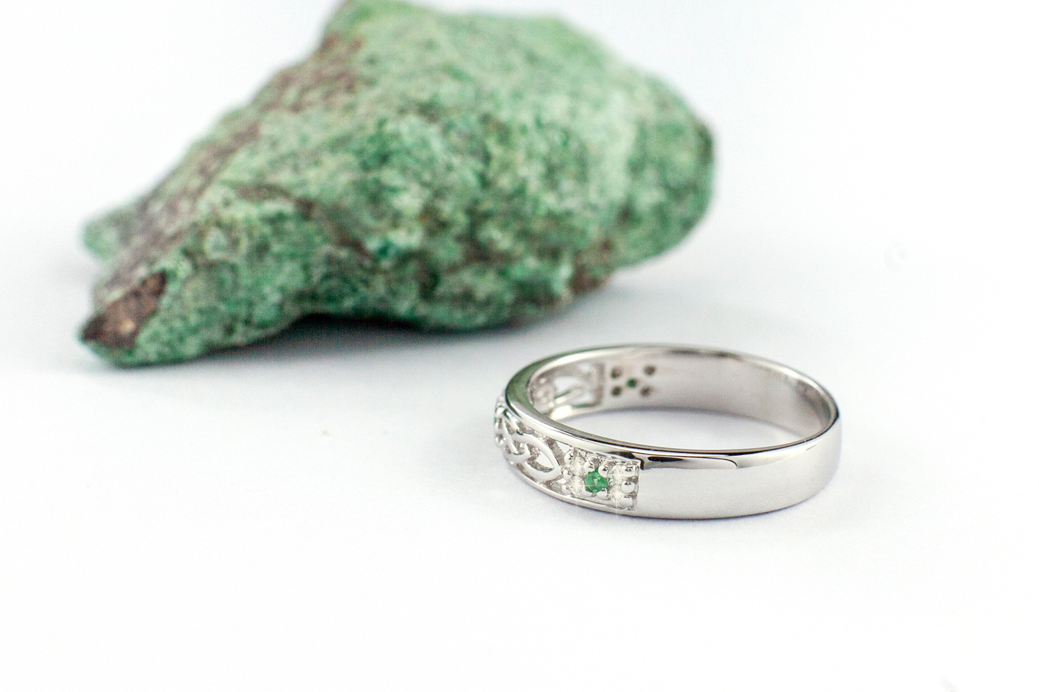 Gorgeous 14K White Gold Celtic Knot 4.0mm Ring For Women With a Polished Finish. Side View.