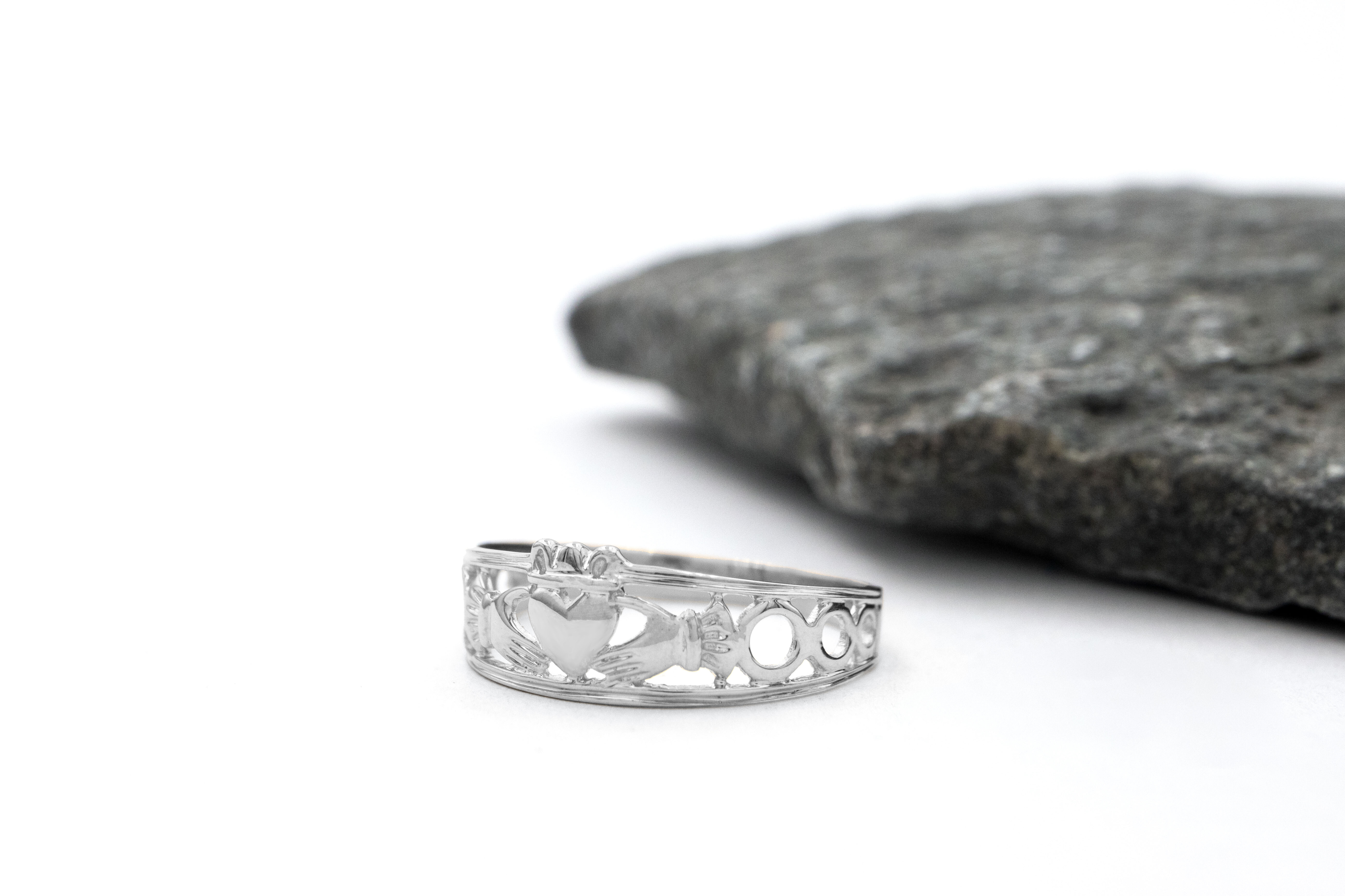 Womens Claddagh 8.0mm Ring in Real 9K White Gold. Side View.