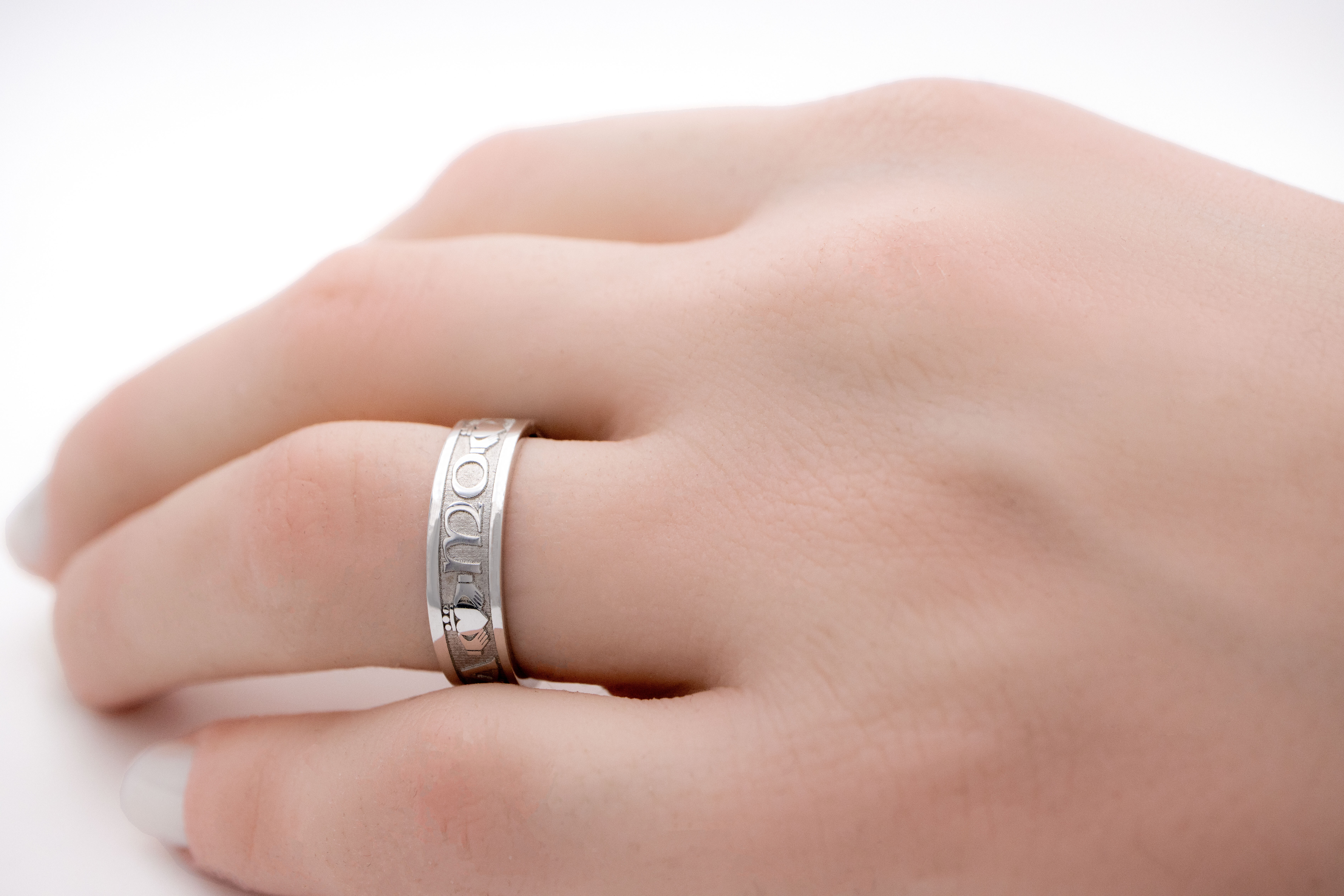 Luxurious White Gold Mo Anam Cara & Gaelic 7.0mm Ring For Women - Model Photo