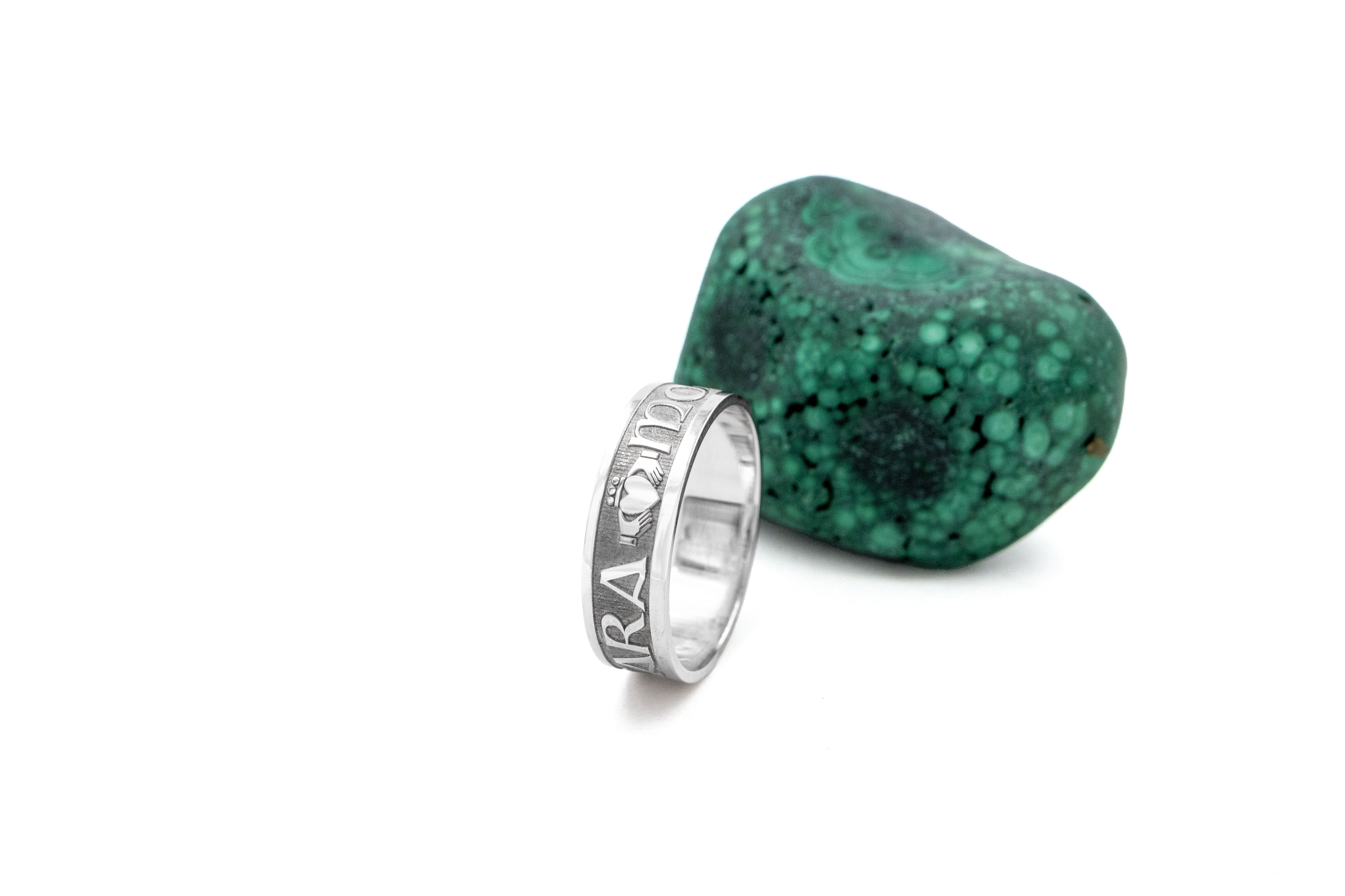 Mo Anam Cara & Gaelic 7.0mm Ring in 14K White Gold. Side View.