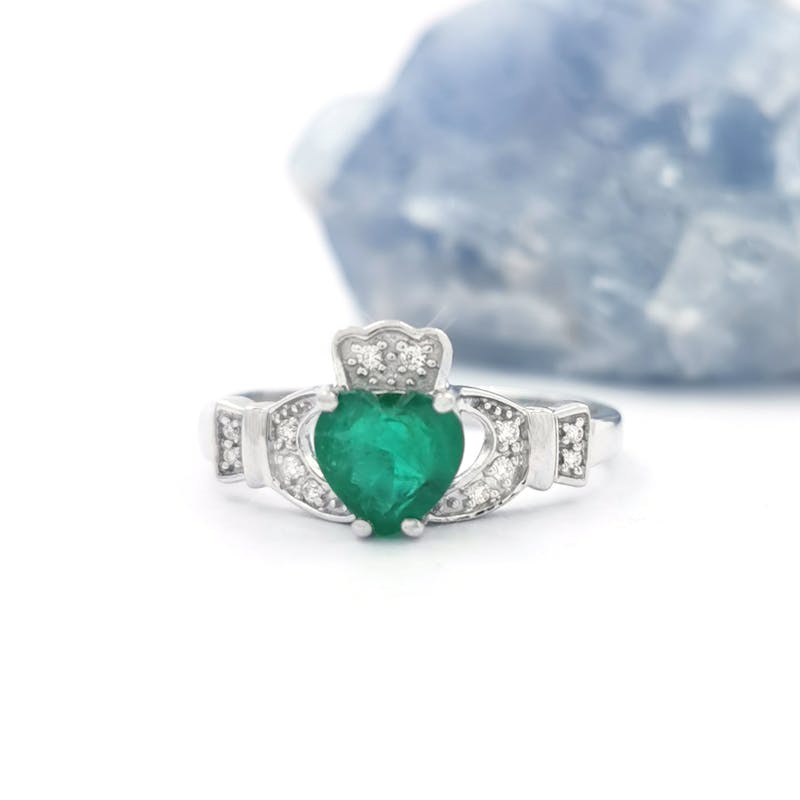 14k White Gold Emerald Green Heart Claddagh Ring – May Birthstone With Diamonds, Size 6.25