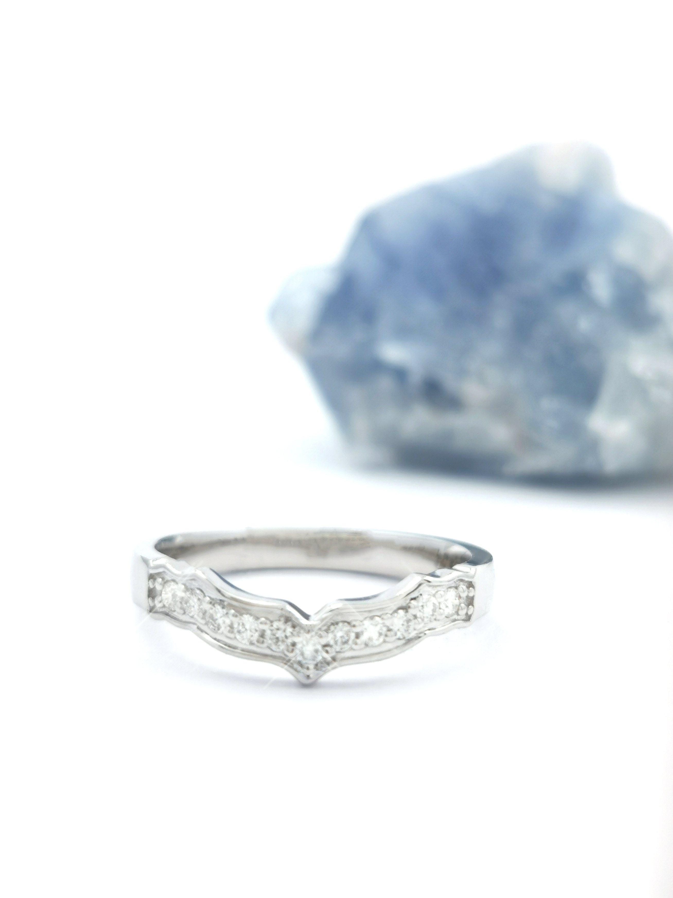 Luxurious White Gold Claddagh Ring For Women