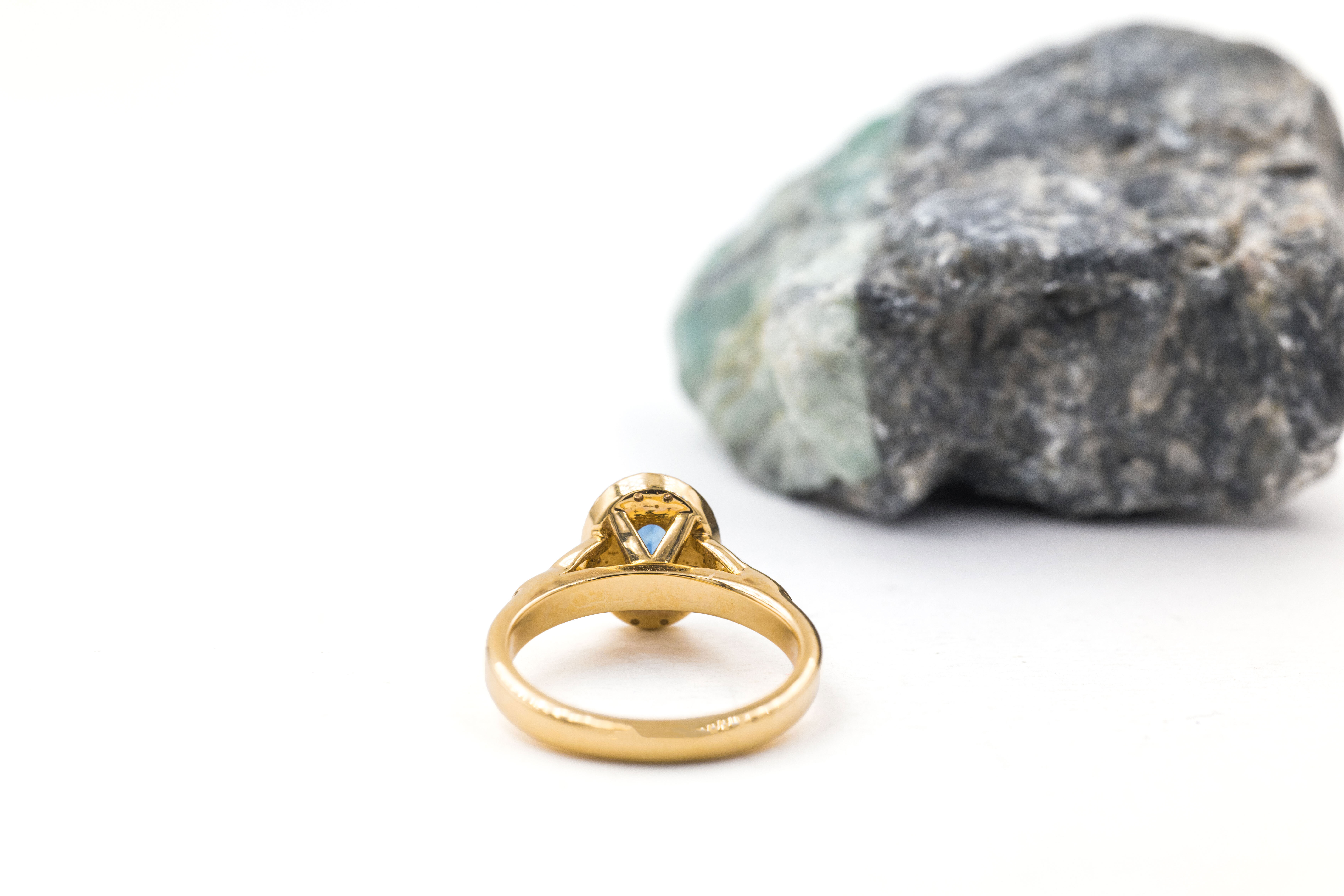 Womens Trinity Knot 0.50ct Natural Sapphire Ring in Yellow Gold. Picture Of The Back.