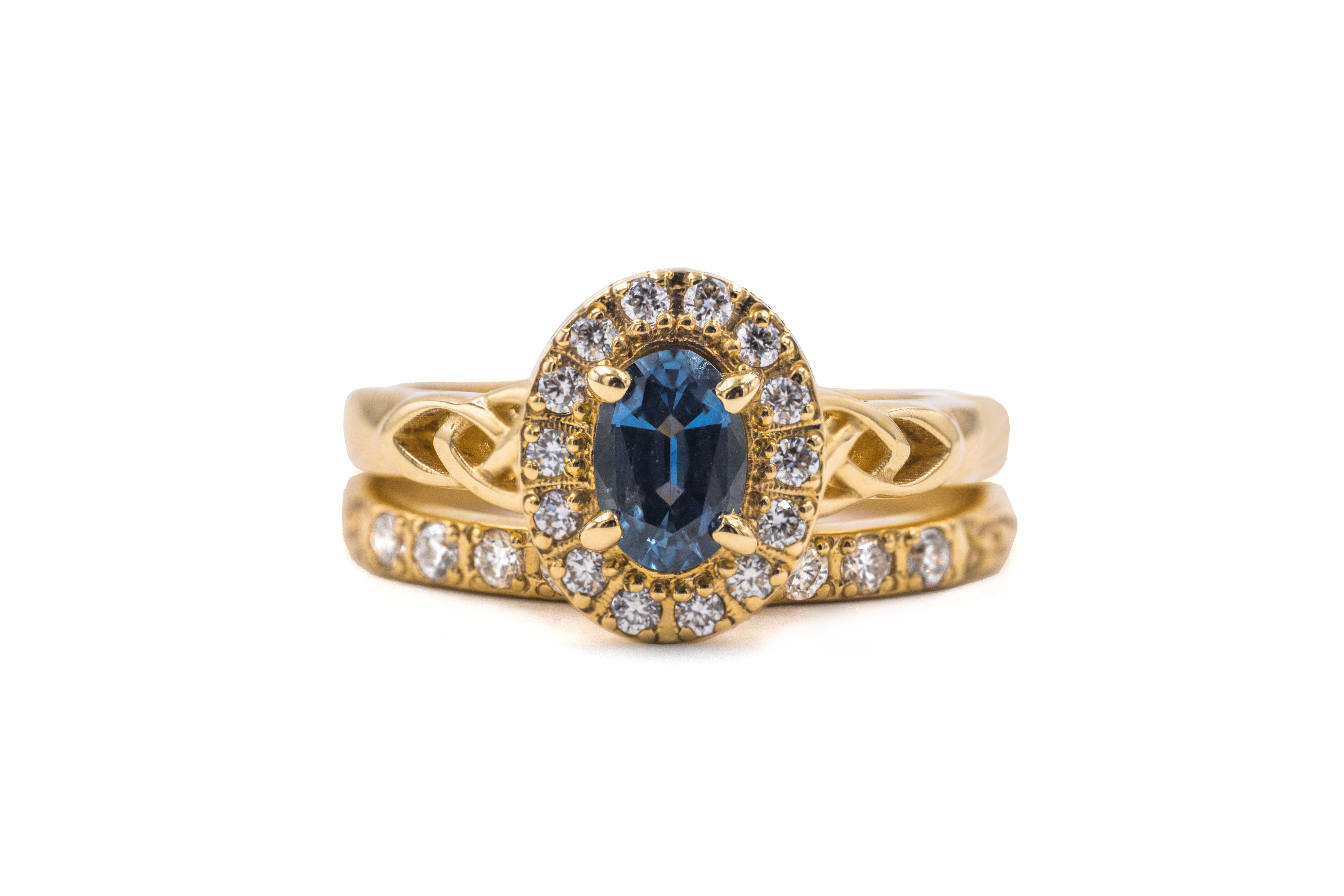 Gorgeous 18K Yellow Gold Trinity Knot Ring For Women