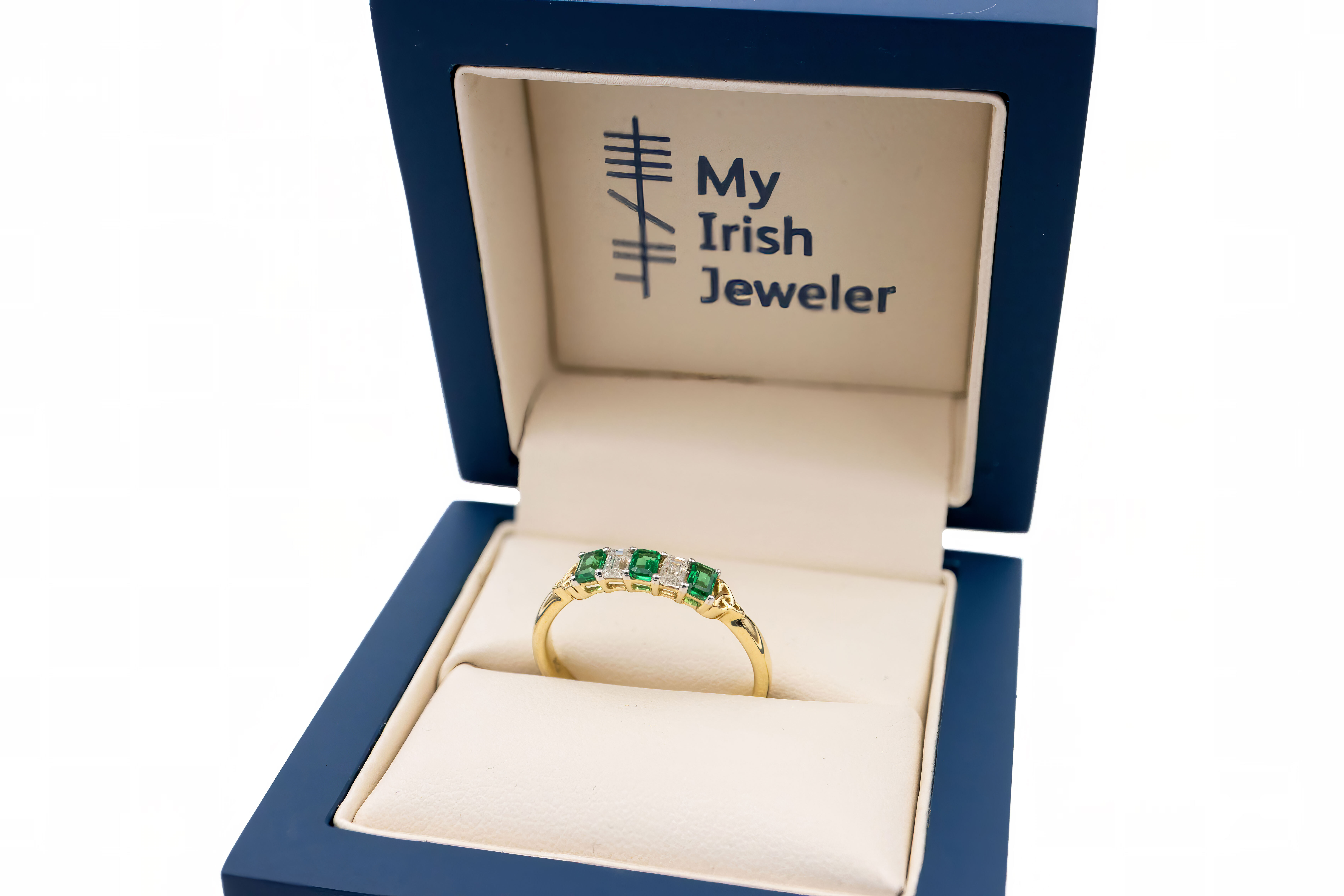 Womens Trinity Knot 3.0mm Ring in Yellow Gold With a Polished Finish