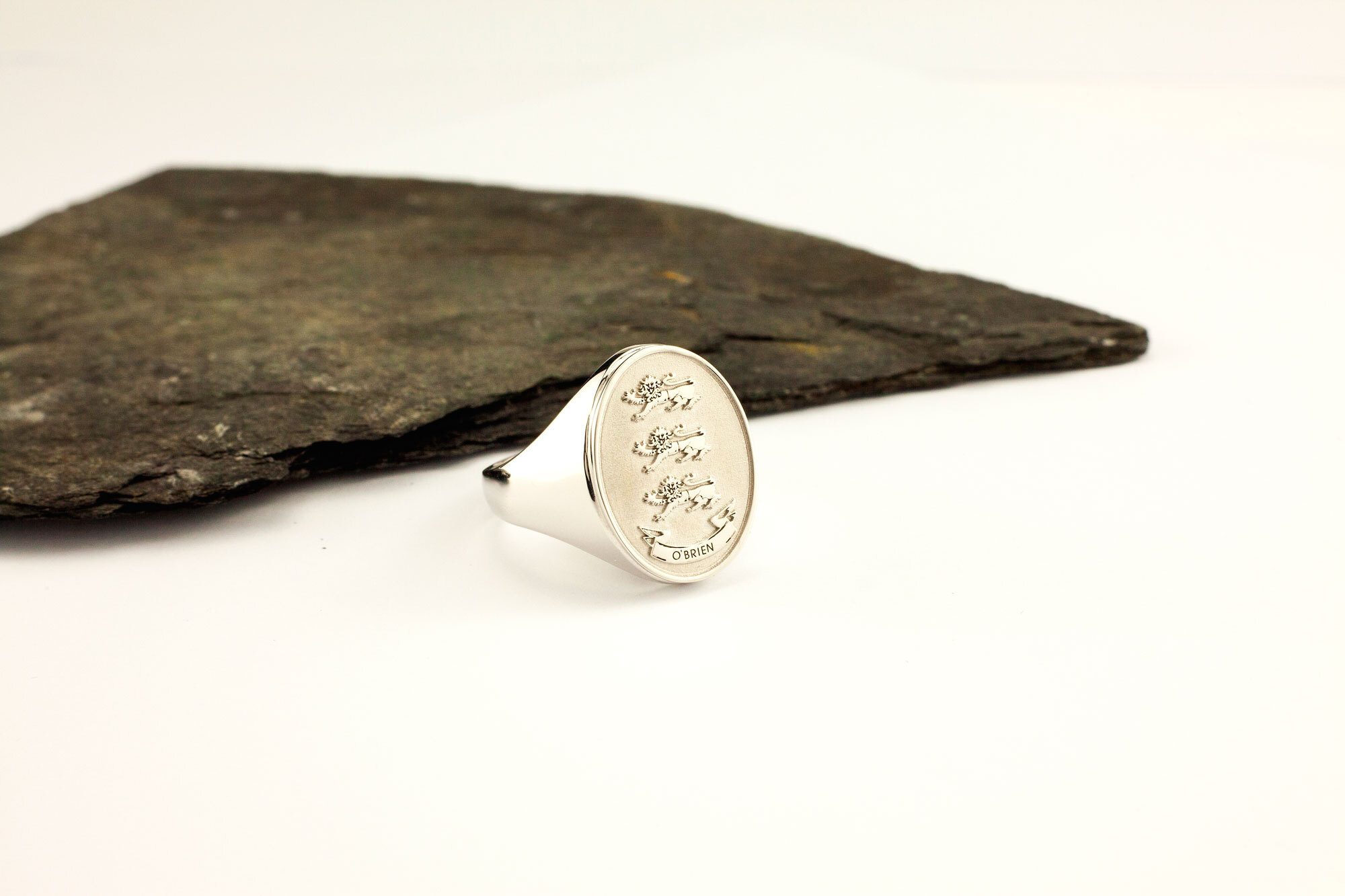 Womens White Gold Family Crest 14.8mm Ring