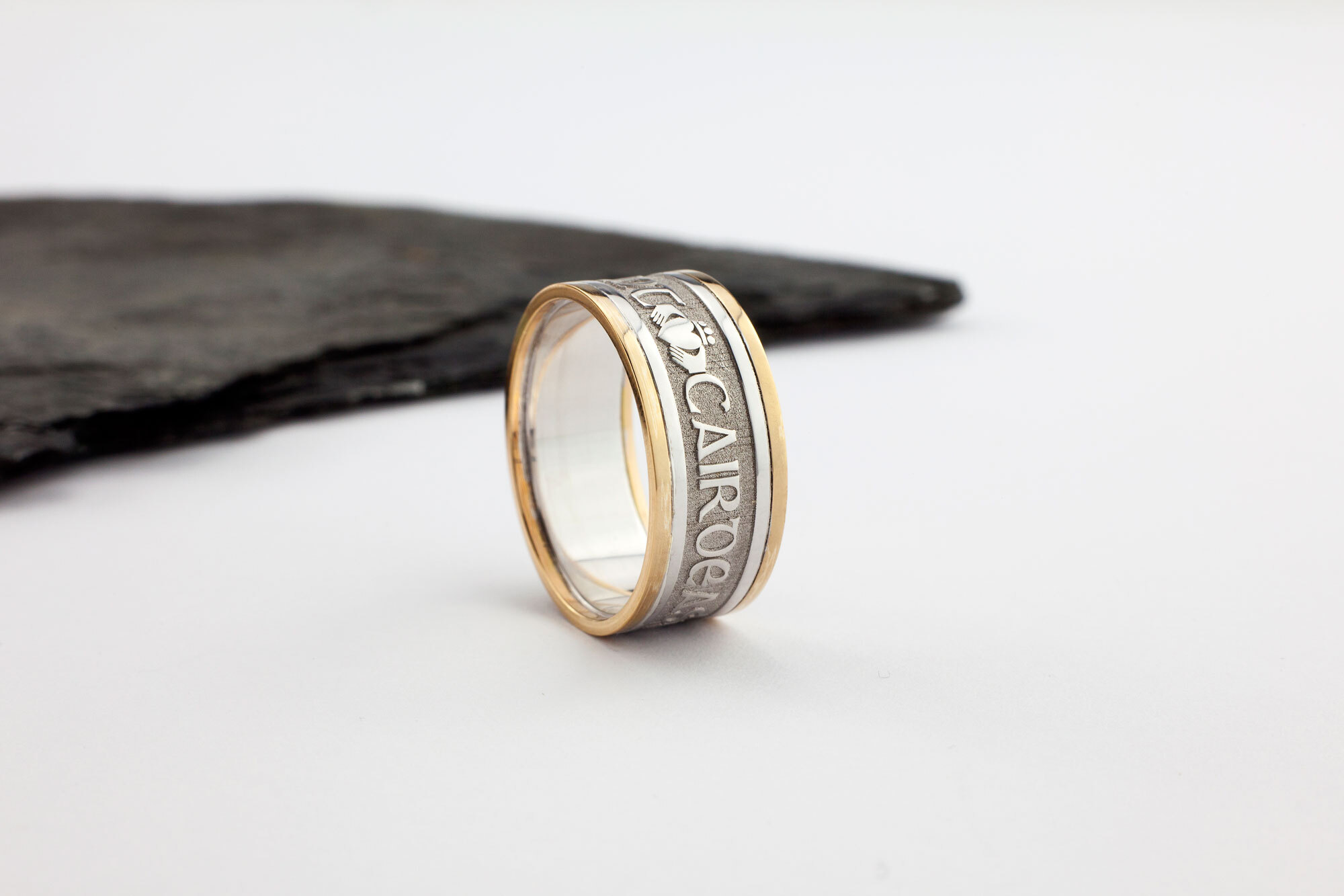 Grá Dílseacht Cairdeas Ring with Trim