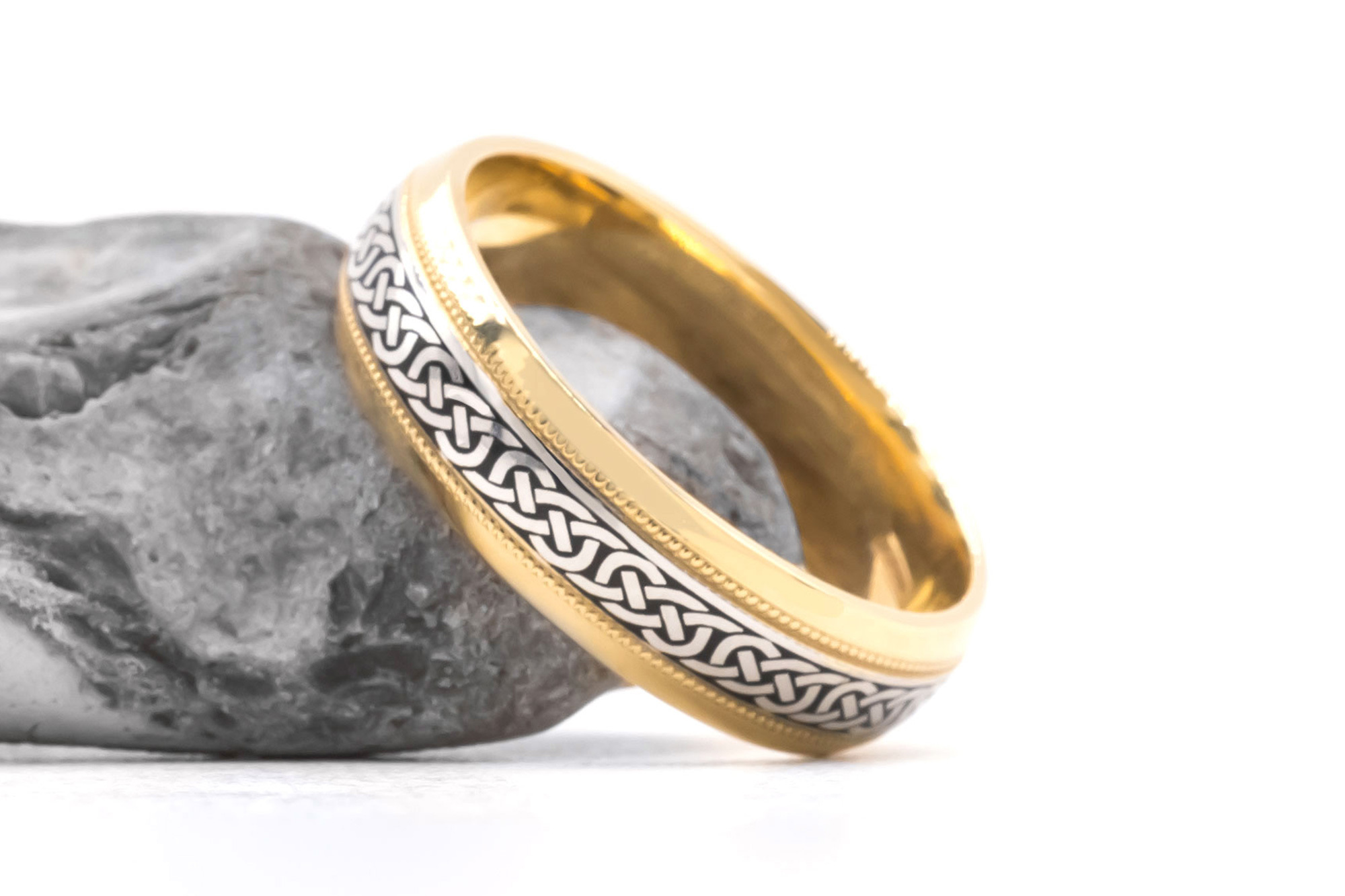 Celtic Knot Ring in Real 18K Yellow Gold & White Gold