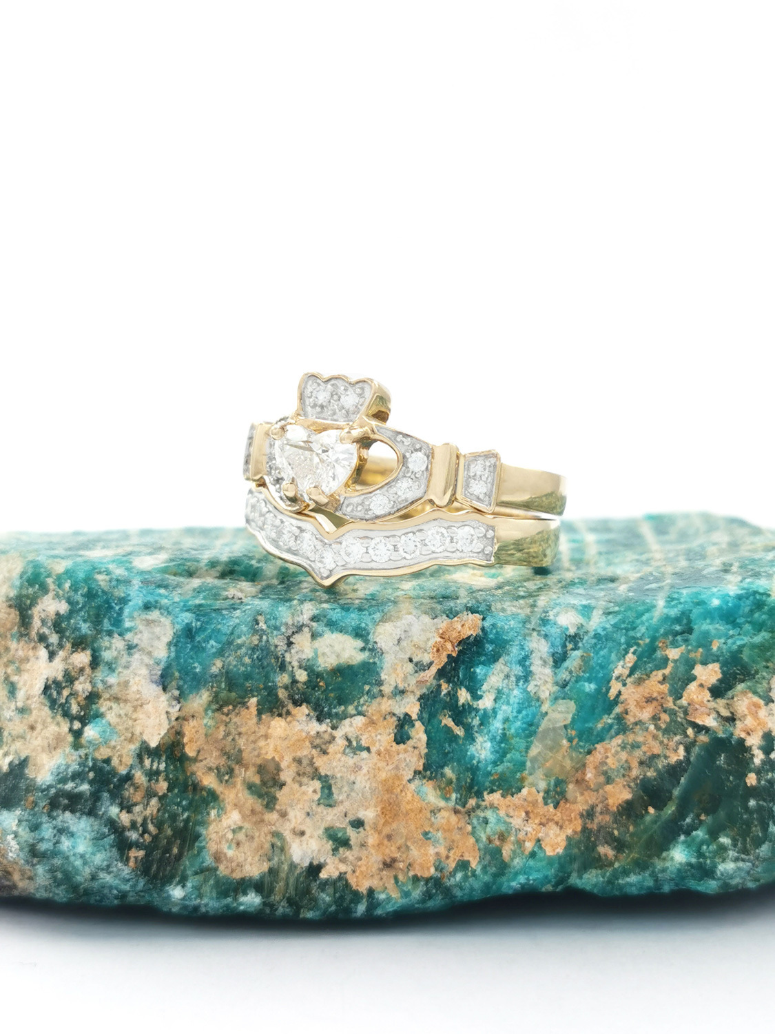 Attractive 14K Yellow Gold Claddagh Ring For Women With a Polished Finish