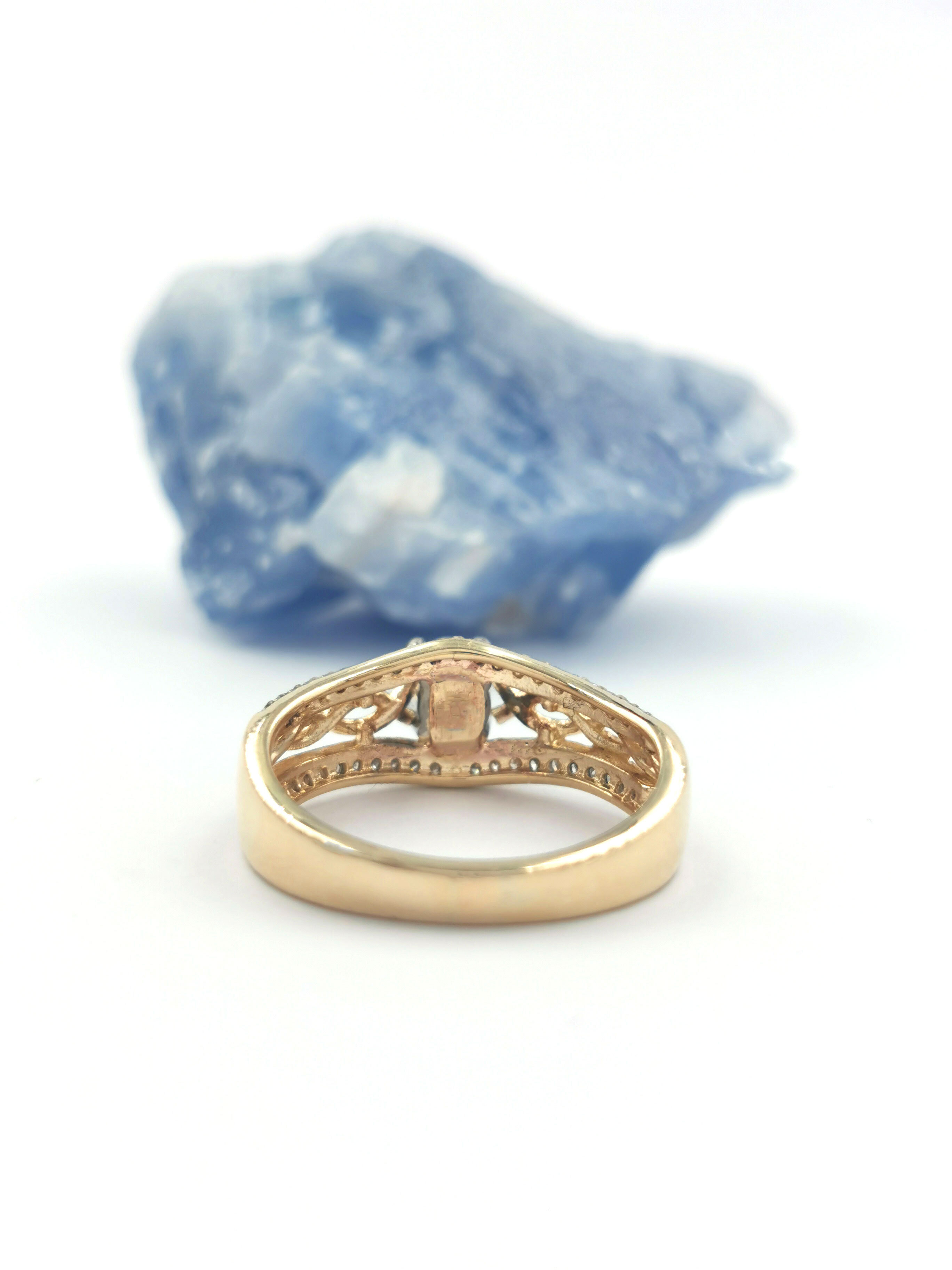 Authentic Yellow Gold Celtic Knot Ring For Women. Picture Of The Reverse Side.