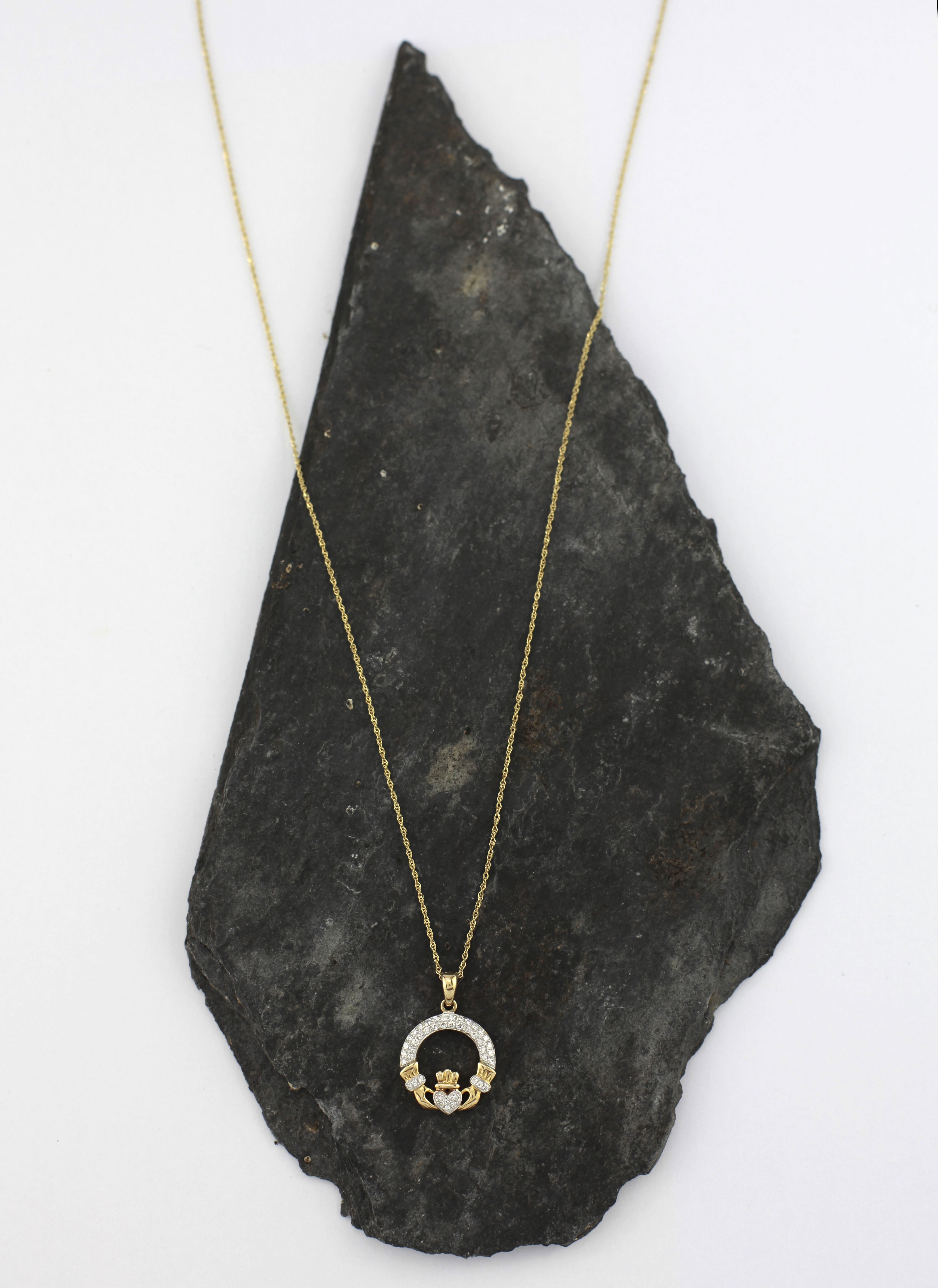 Attractive Yellow Gold Claddagh Necklace For Women