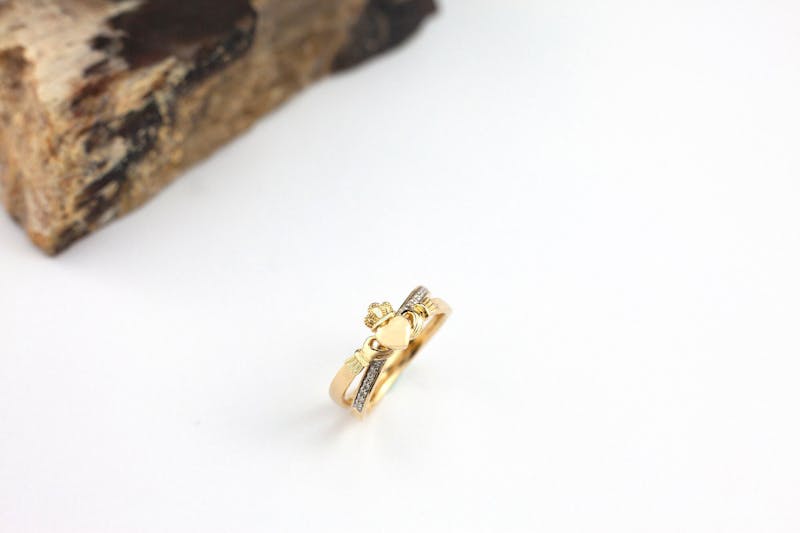 Romantic 14K Yellow Gold Claddagh Ring For Women