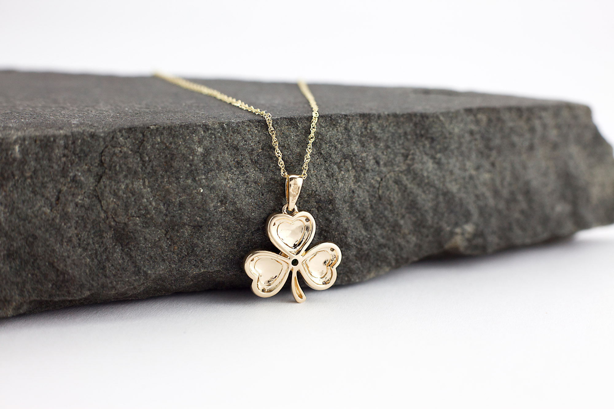 Womens Shamrock Necklace in 14K Yellow Gold