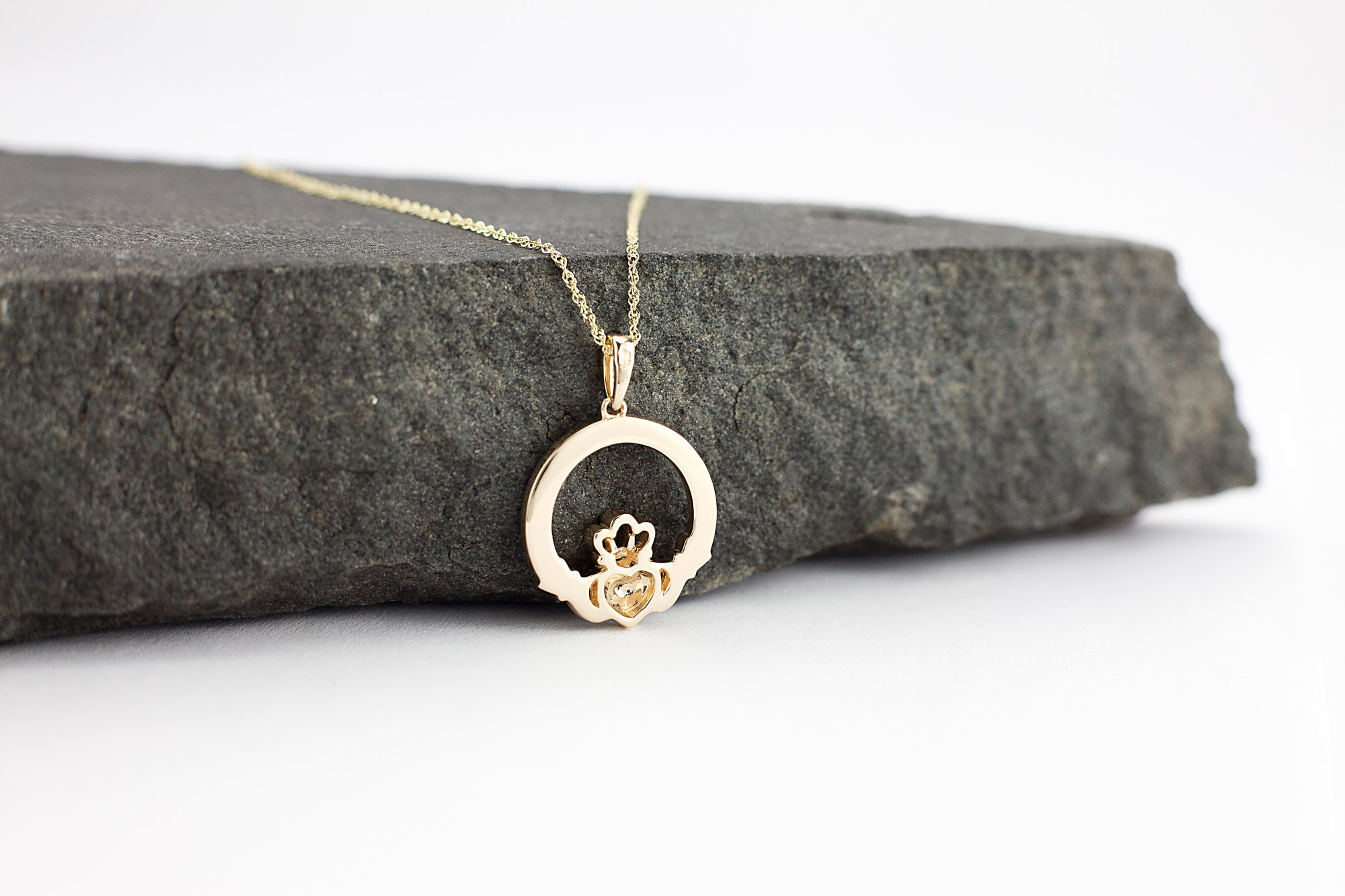 Luxurious Yellow Gold Claddagh Necklace For Women. Picture Of The Reverse Side.