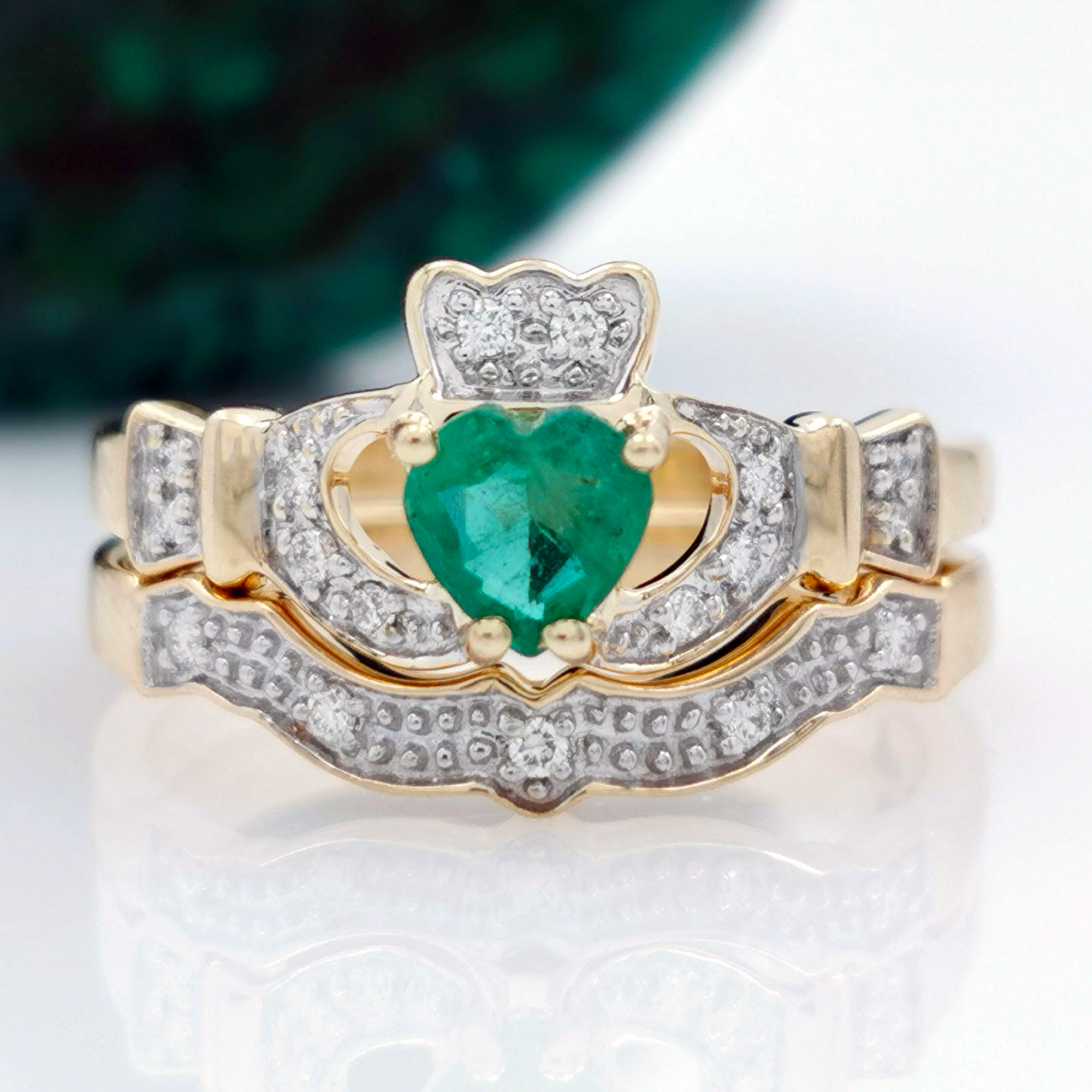 Gold Claddagh Ring Woman/ Irish Claddagh/ Emerald Promise Ring/ Celtic Claddagh/ Claddagh Jewelry/ Emerald Engagement Joyería Anillos Solitarios 
