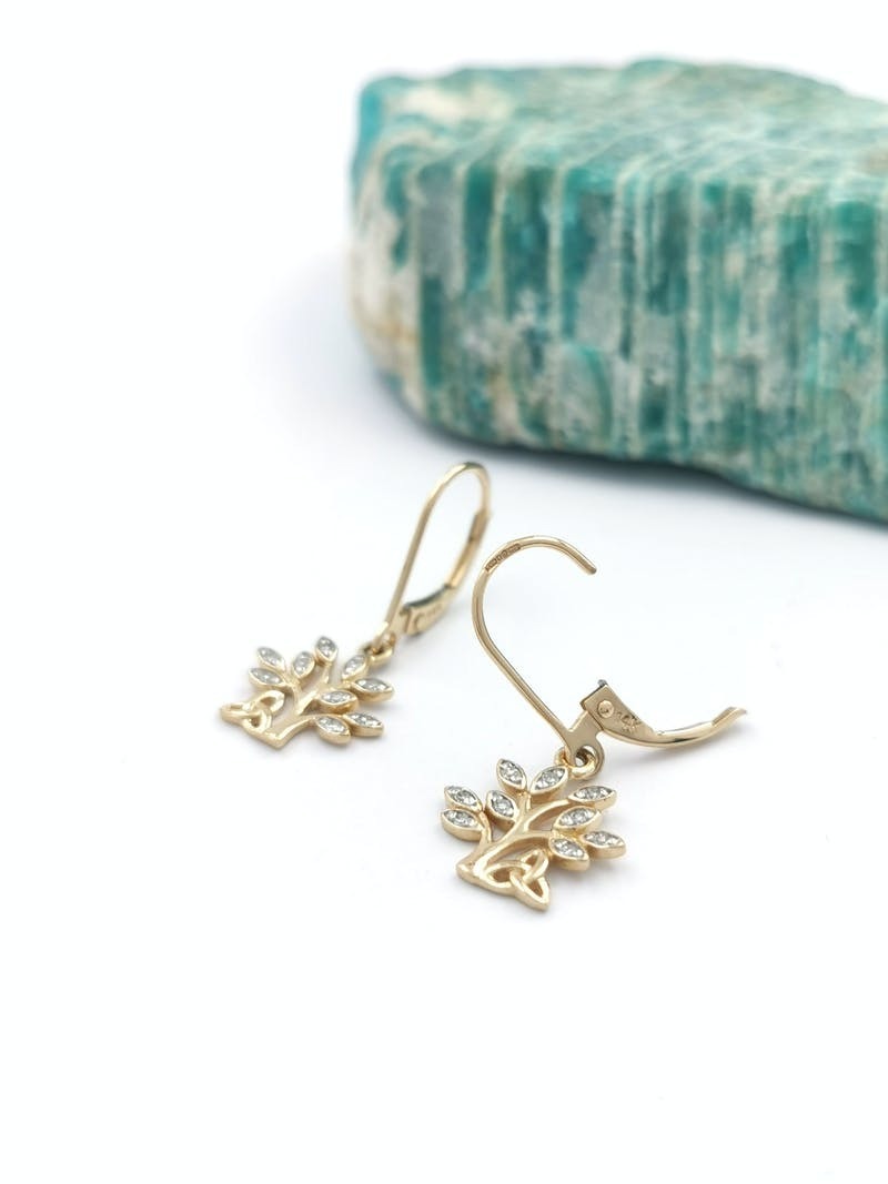 Womens Tree of Life Gift Set in Yellow Gold. Photographed Open.