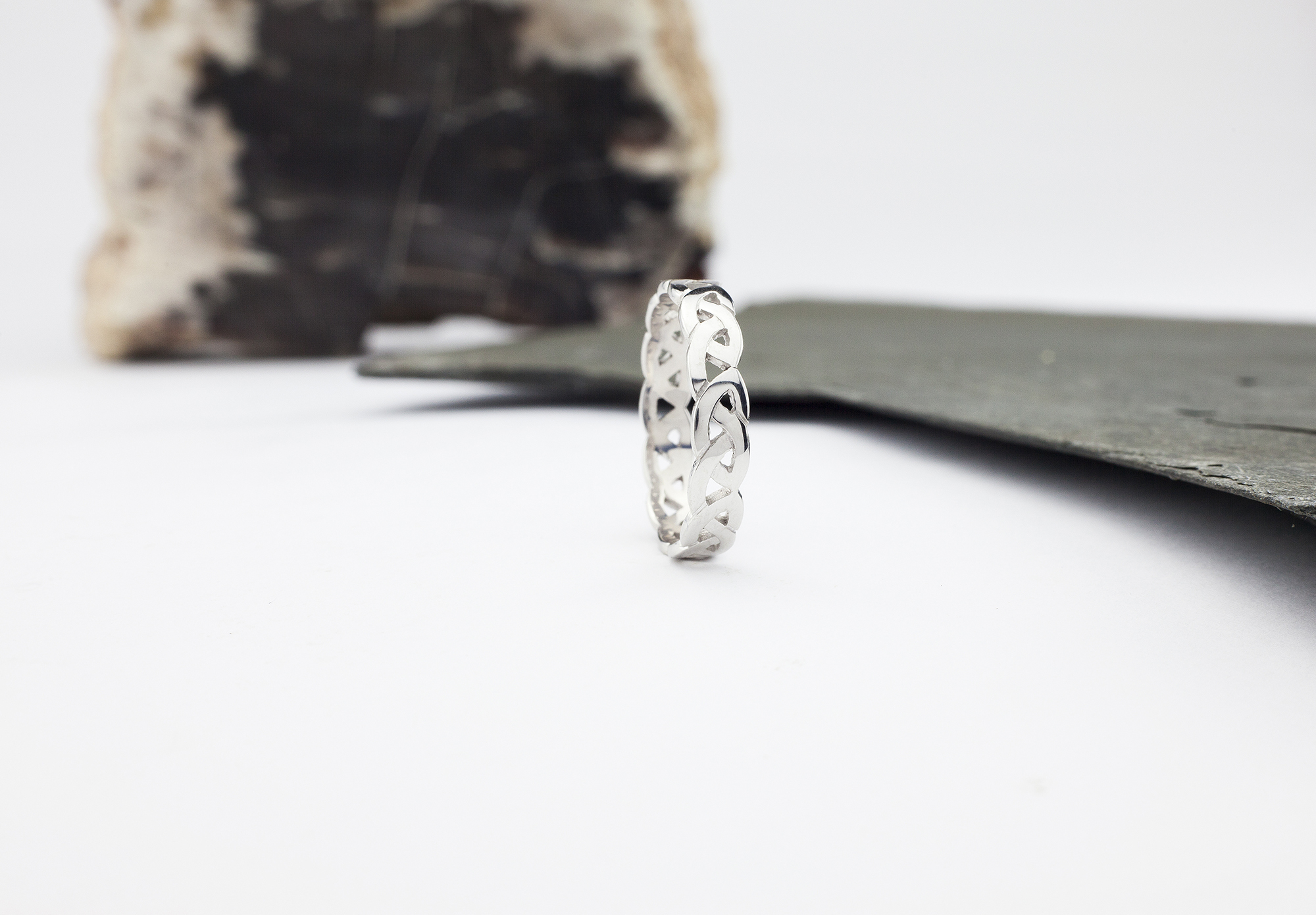 Mens Celtic Knot 5.0mm Ring in Real Platinum