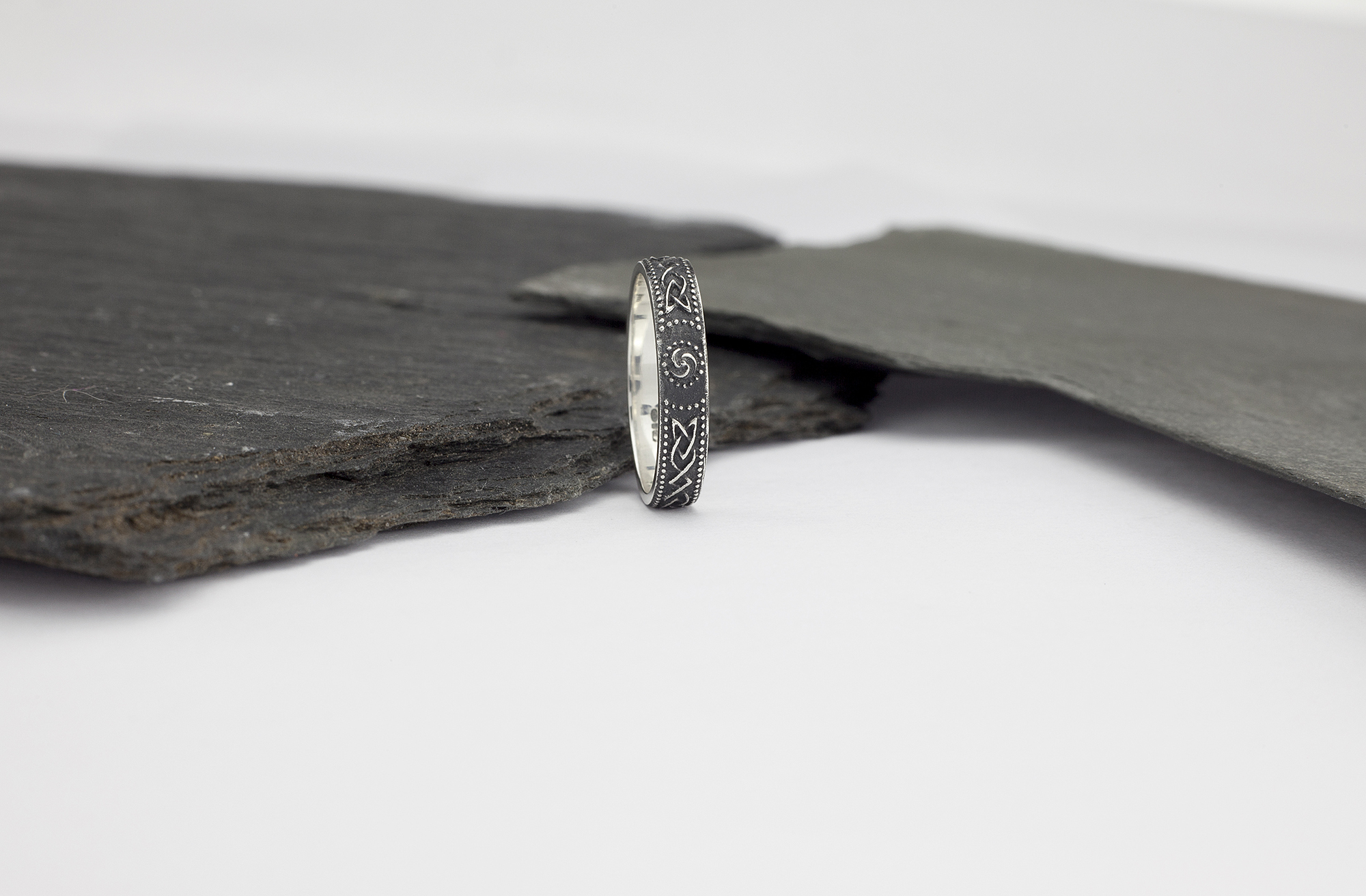 Mens Celtic Knot & Ardagh Chalice 4.0mm Ring in Platinum With a Oxidised Finish