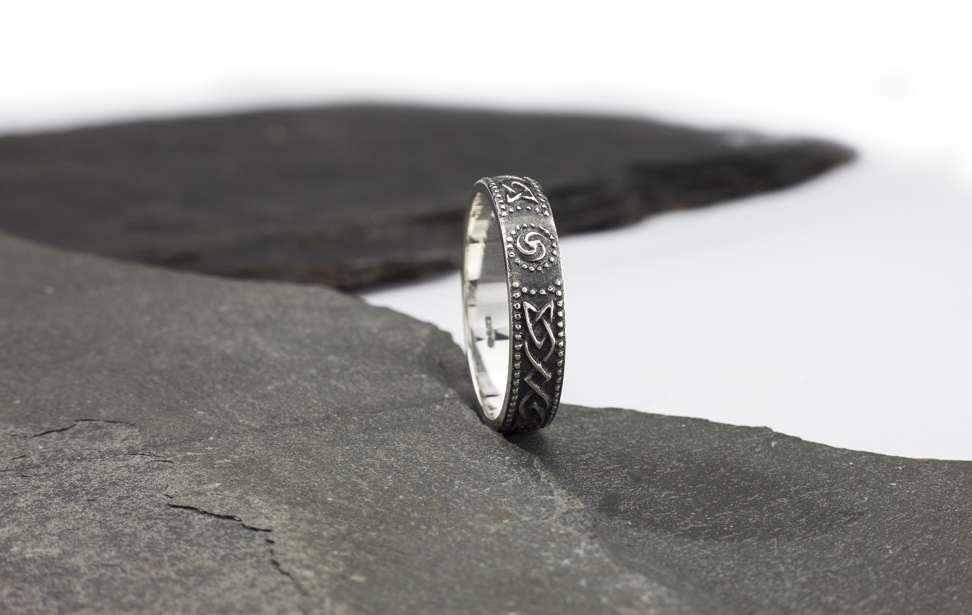 Mens Oxidised Celtic Knot 4.0mm Ring in Real Platinum