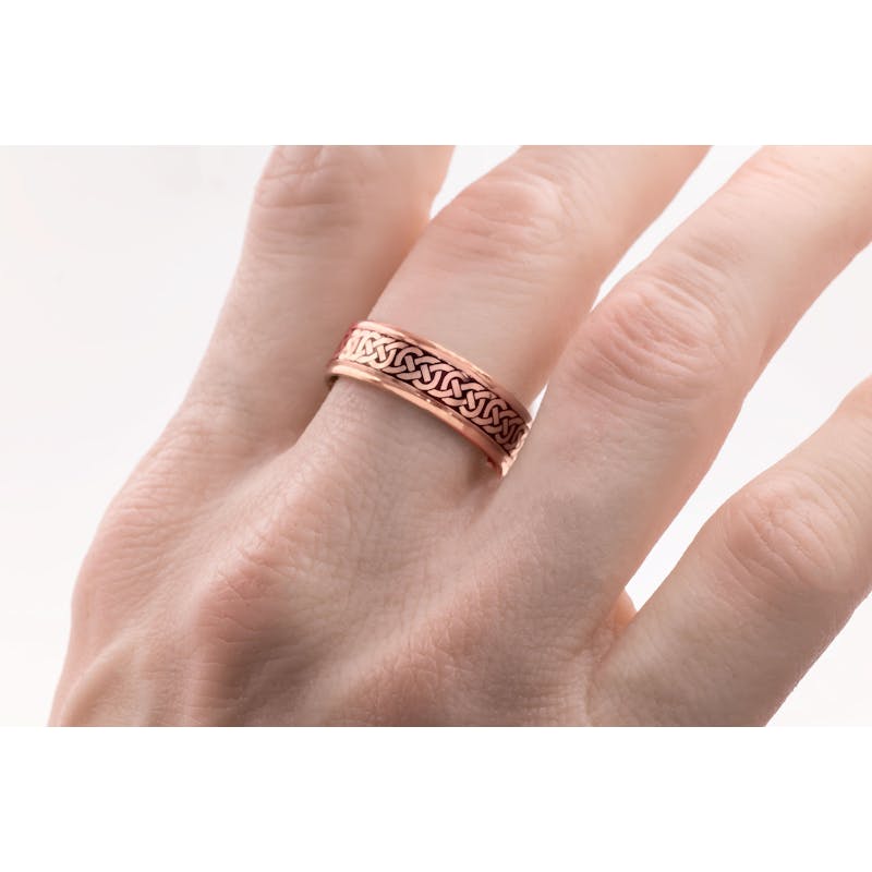 Cerin Celtic Knot 7.0mm Ring in Real 18K Rose Gold - Model Photo