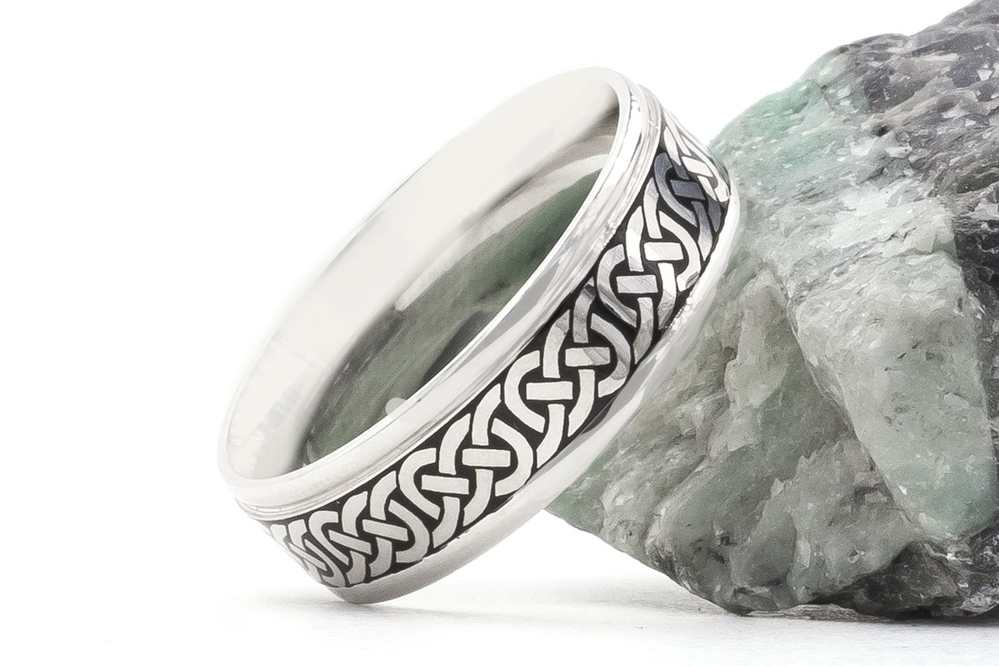 Attractive Cerin Platinum Celtic Knot Wedding Ring