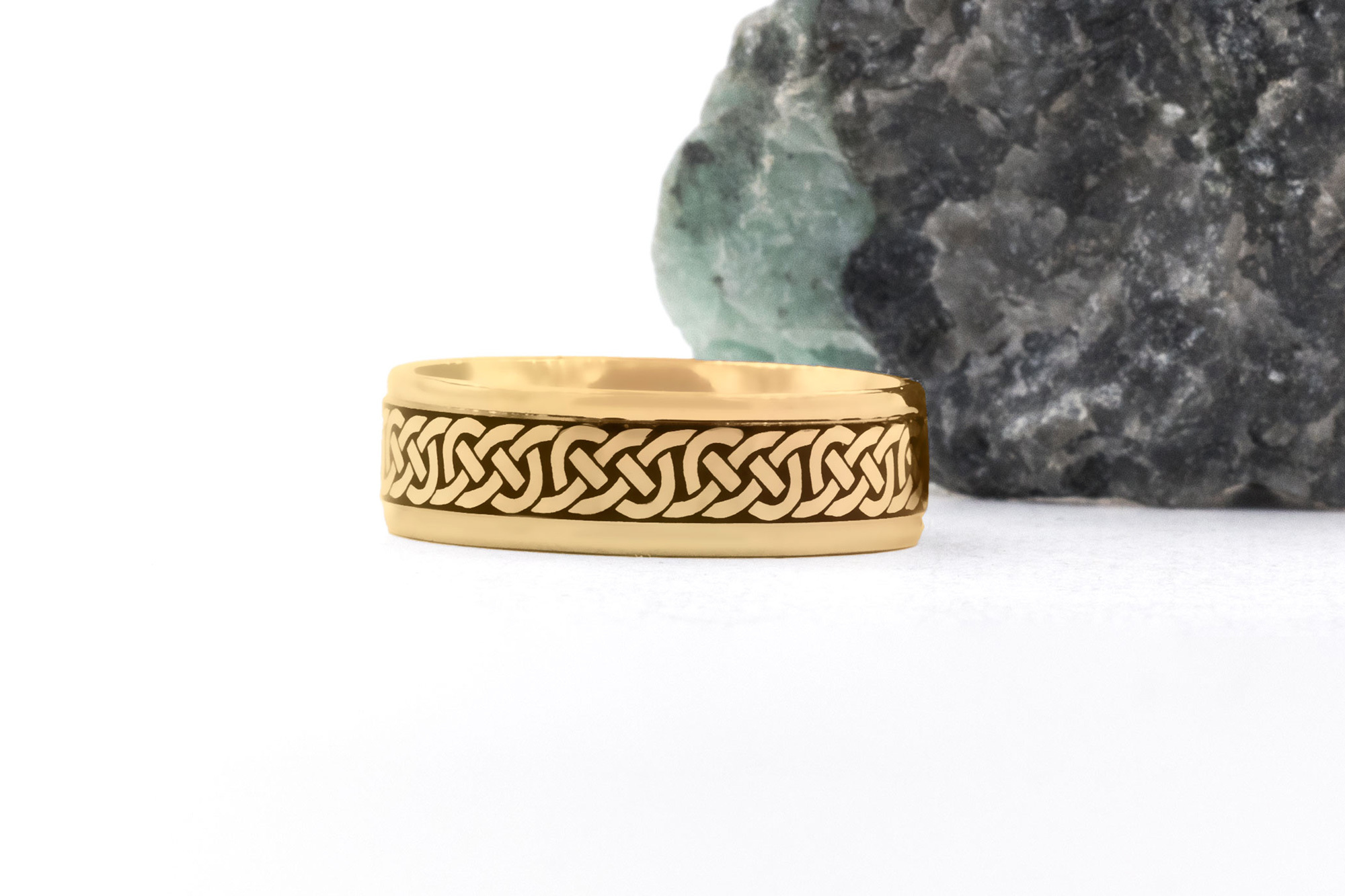 Celtic Knot 5.0mm Ring in Yellow Gold With a Cerin Finish