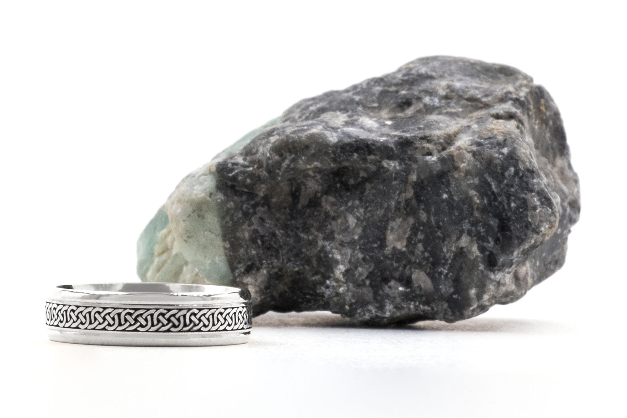 Real Platinum Celtic Knot 5.0mm Ring With a Cerin Finish