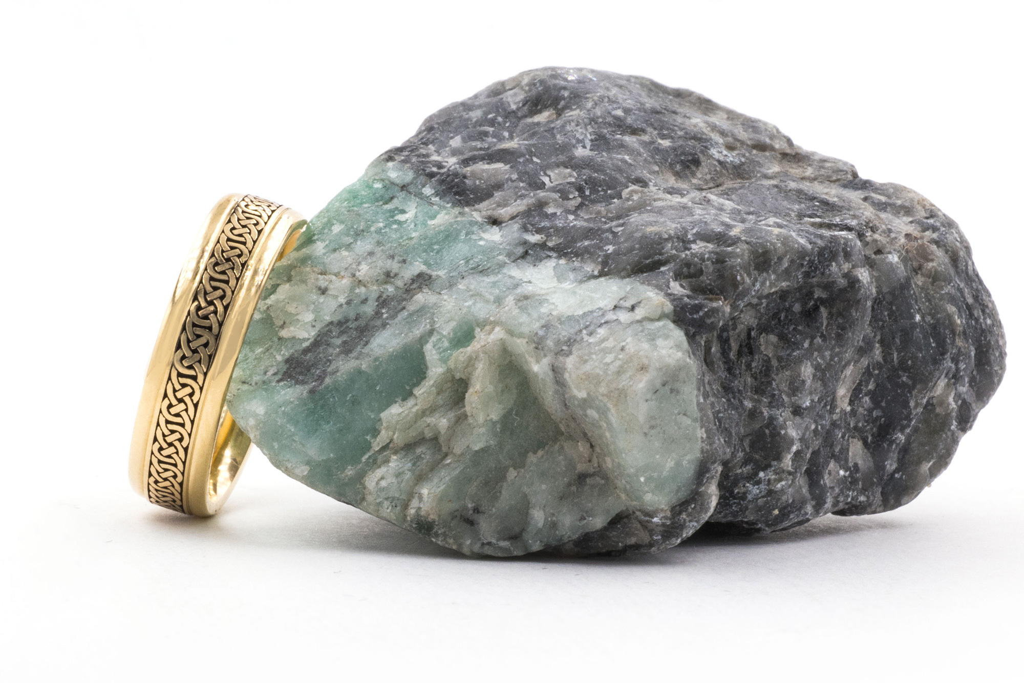 Authentic 18K Yellow Gold Celtic Knot 5.0mm Ring With a Cerin Finish