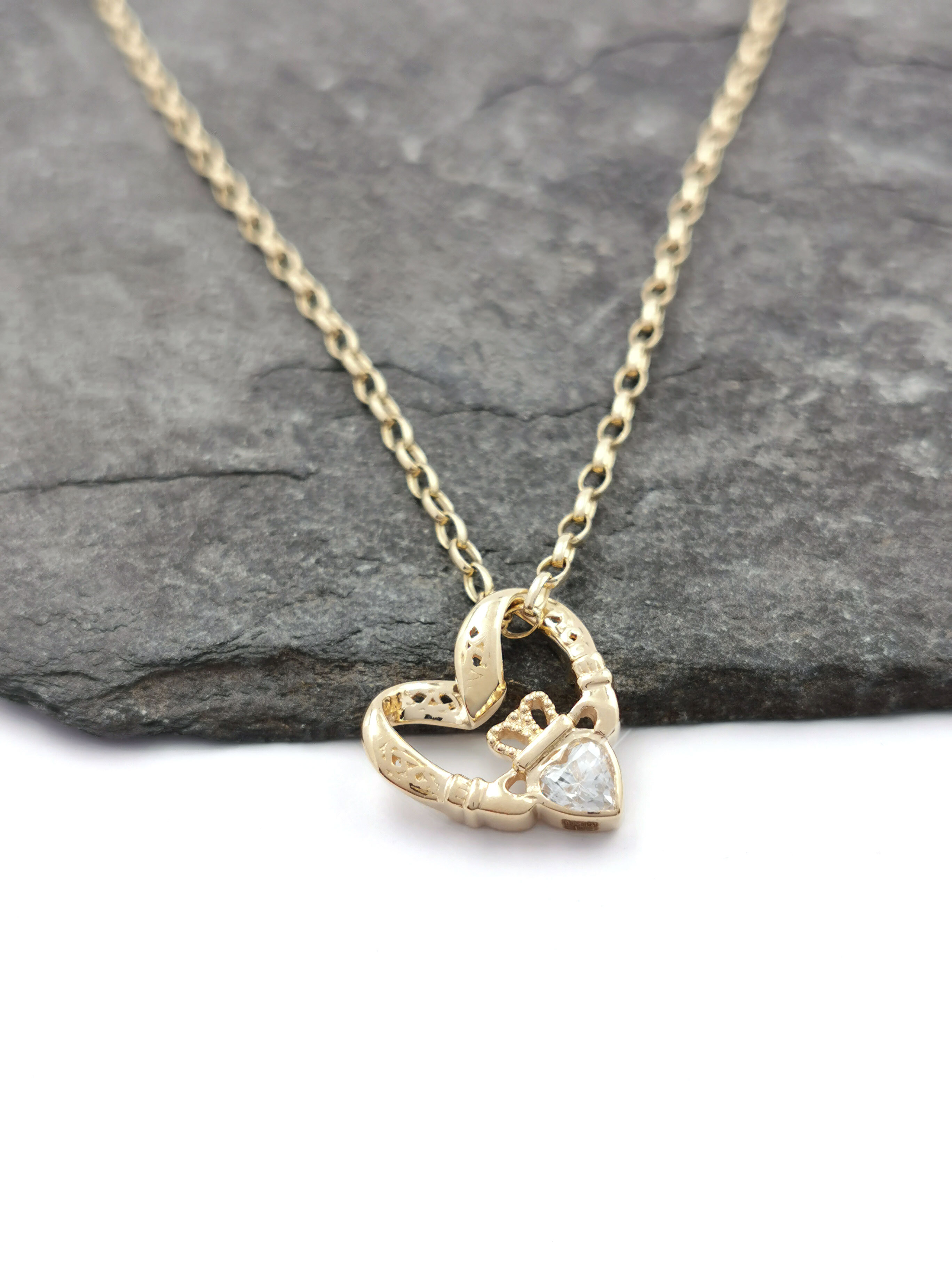 Gorgeous Yellow Gold Claddagh Necklace For Women