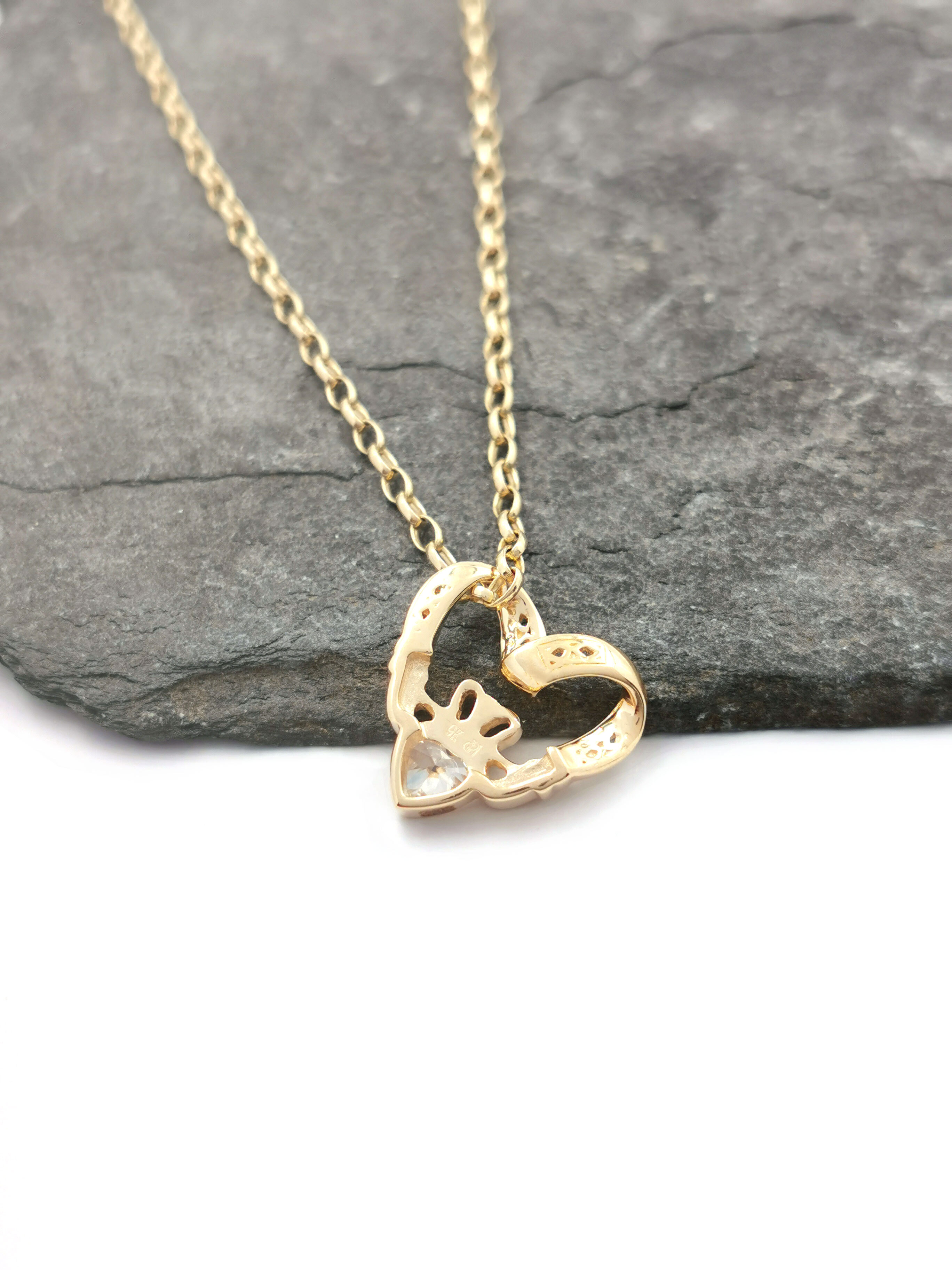 Attractive Yellow Gold Claddagh Necklace For Women