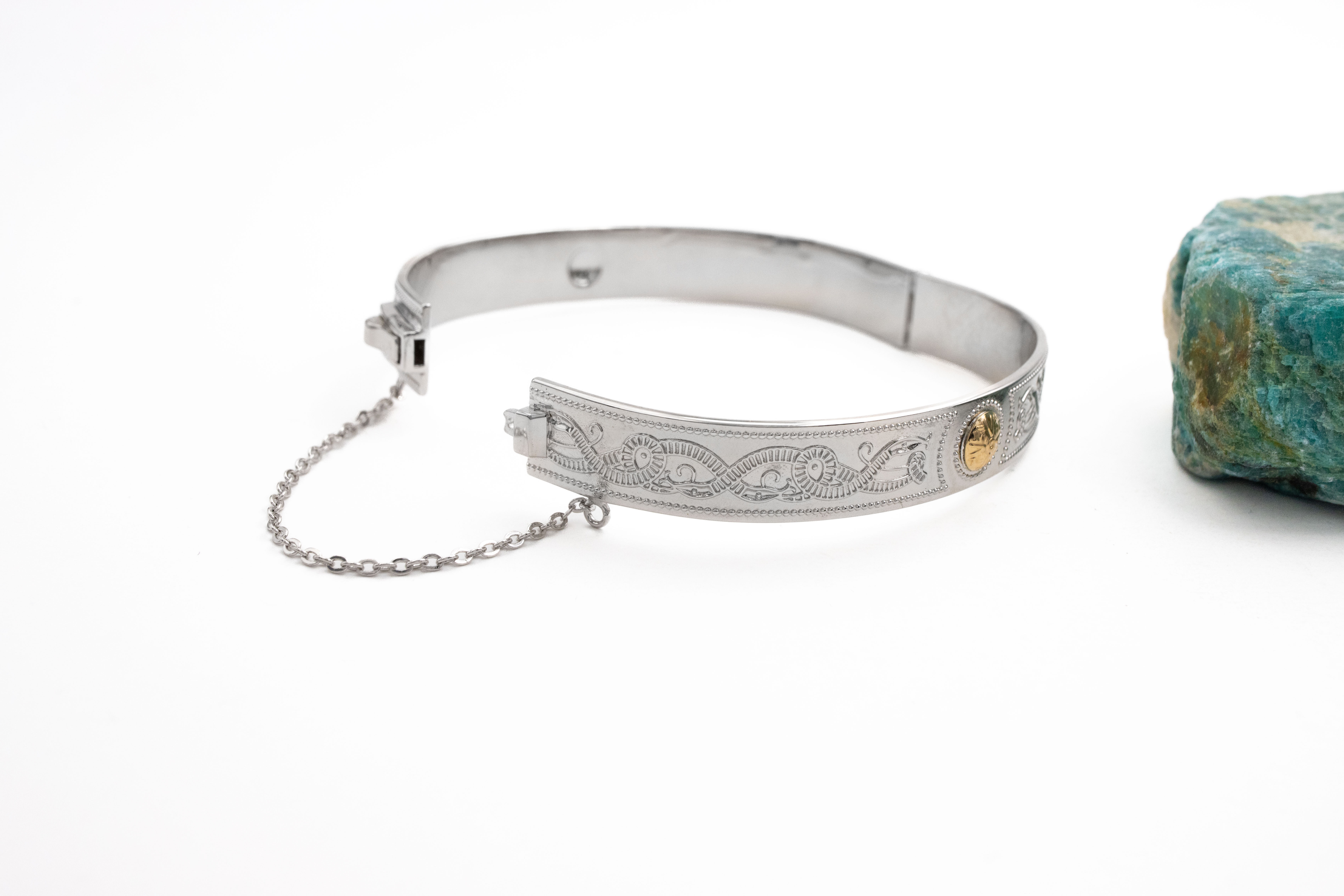 Genuine Sterling Silver & 18K Yellow Gold Celtic Warrior Gift Set With a Polished Finish For Women. Photographed Open.