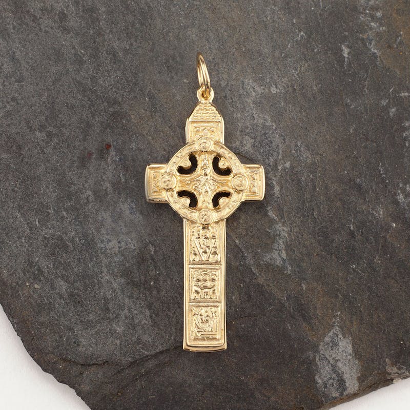 Luxurious 18K Yellow Gold Celtic Cross Necklace. Side View.