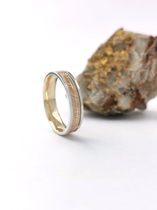 Mens Mo Anam Cara 6.5mm Ring in Yellow Gold & White Gold With a Florentine Finish