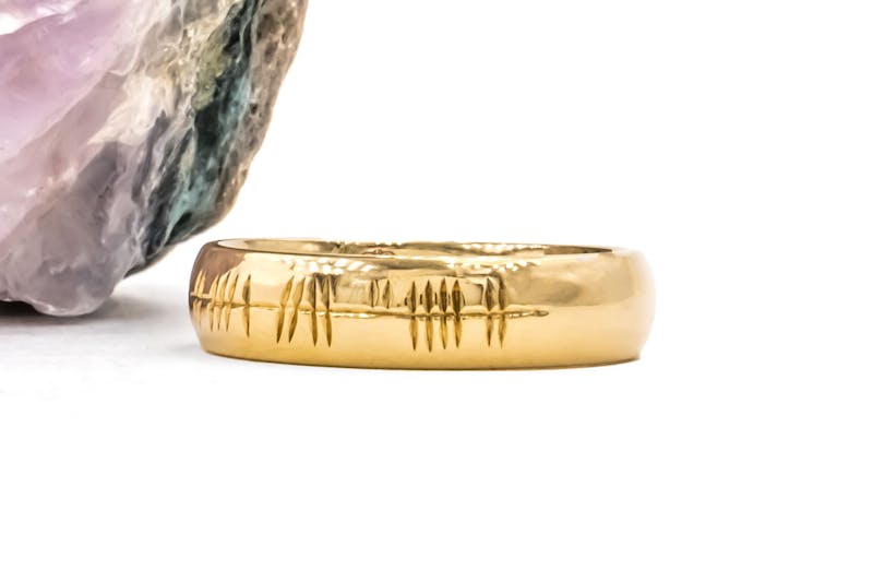 Ogham 7.0mm Ring in Yellow Gold With a Polished Finish