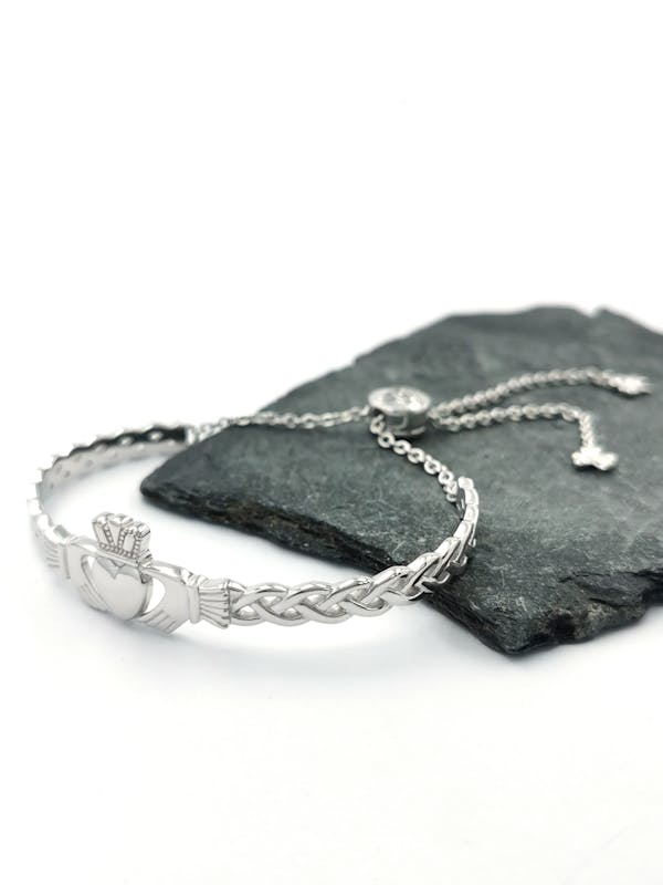 Irish Sterling Silver Claddagh Bracelet For Kid. Side View.