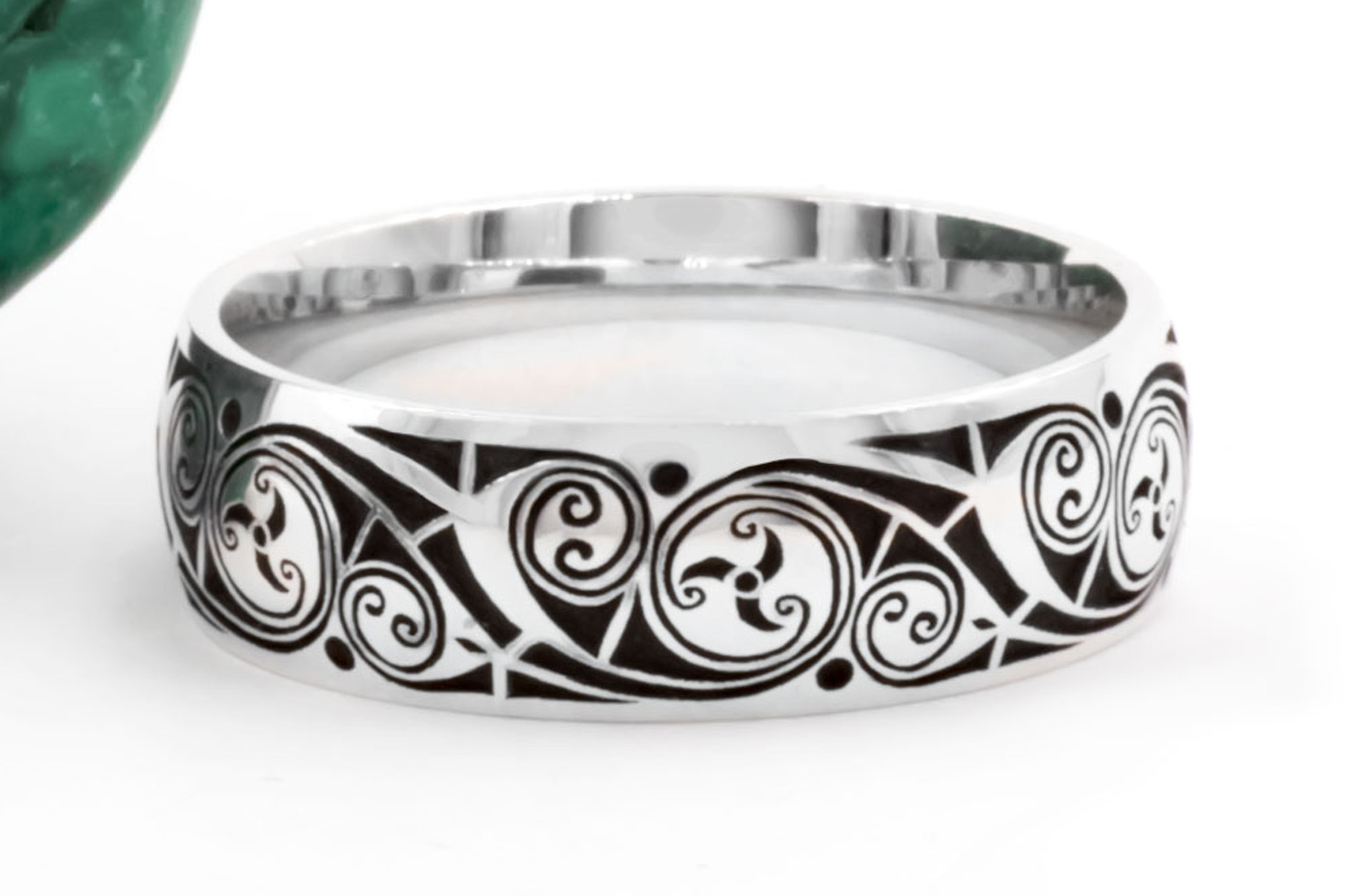 Gorgeous Cerin Platinum 950 Triskele 7.0mm Ring