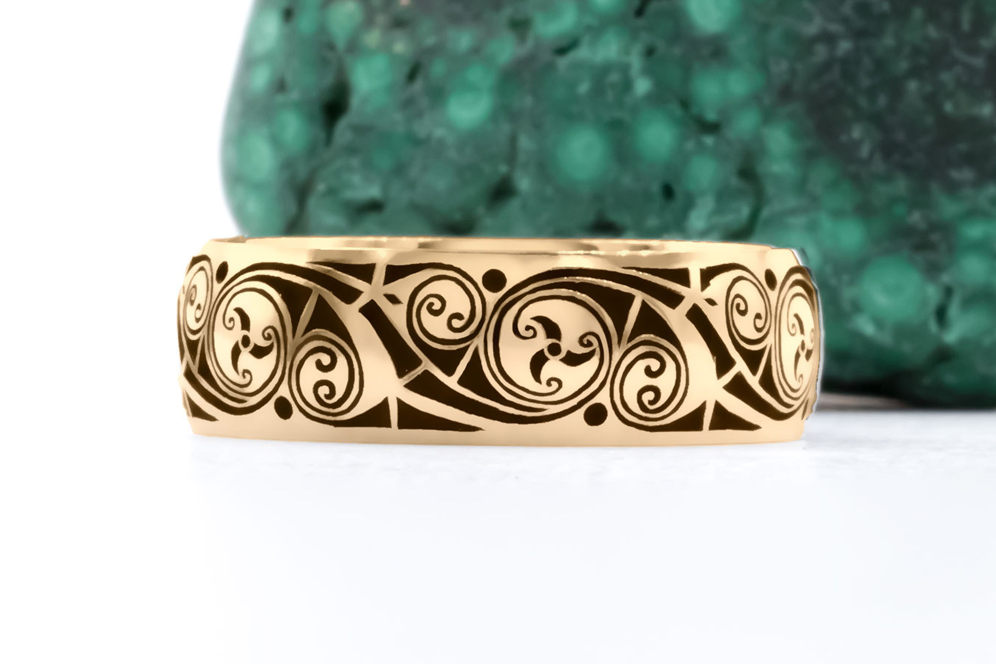 Luxurious 18K Yellow Gold Triskele 5.0mm Ring With a Cerin Finish