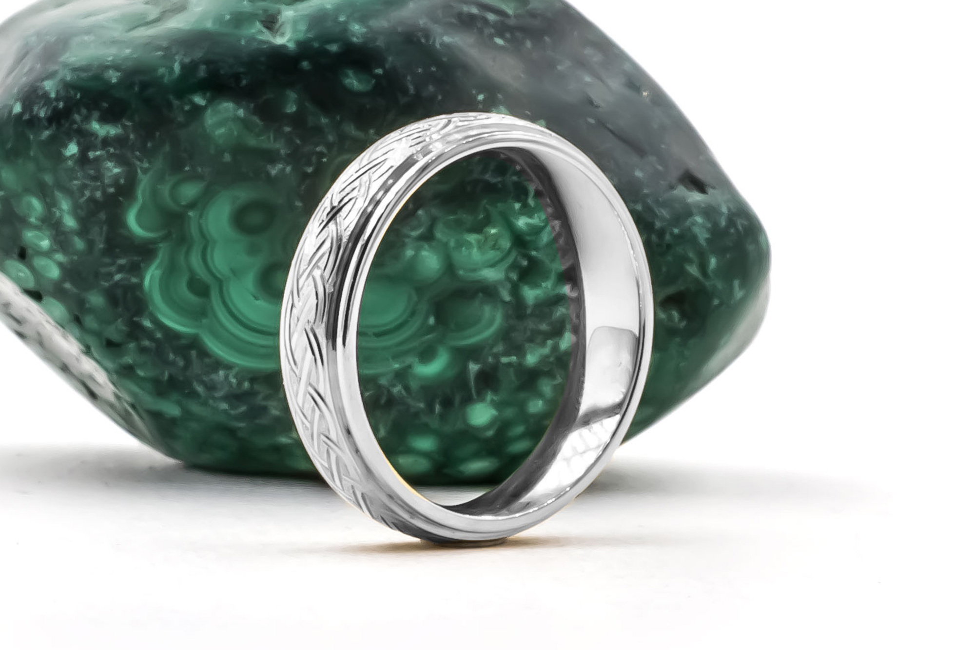 Attractive Platinum Celtic Knot 5.0mm Ring. Side View.