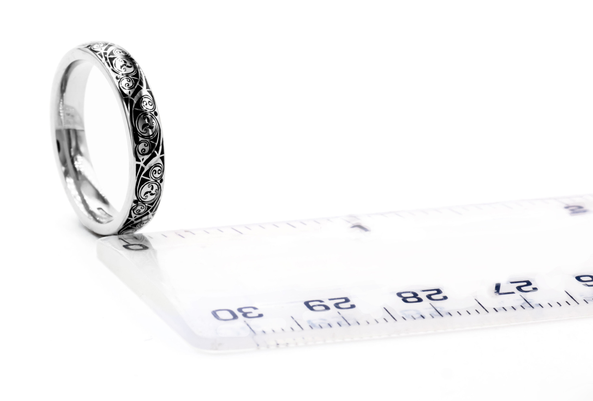 Womens Cerin Platinum 950 Triskele 4.0mm Ring